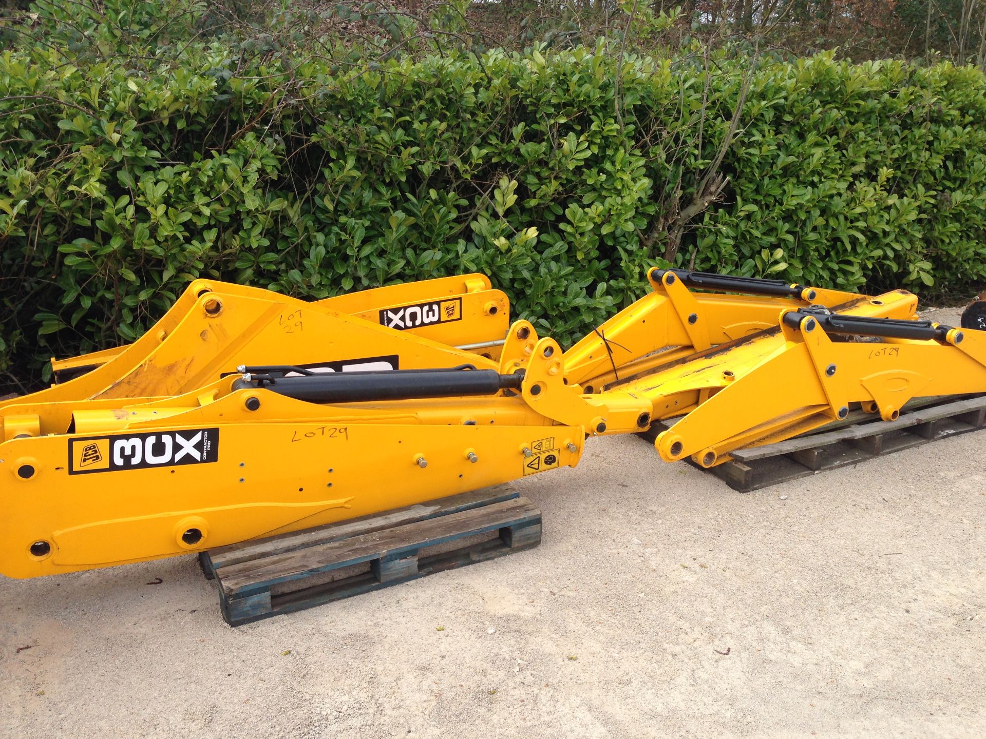Hydraulic Excavator Quick Hitch, Boom, Dipper, Extending Dipper and Loader Arms to suit JCB 3CX