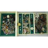A jewellery case and costume jewellery, total weight 2.