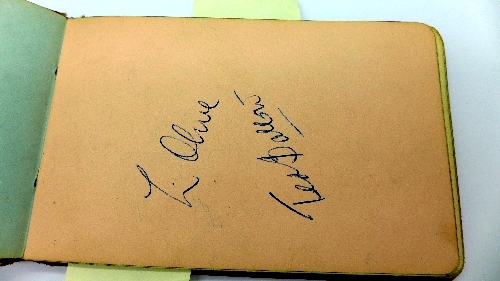 An autograph album with Manchester United related signatures including Bobby Charlton and Matt - Image 2 of 5