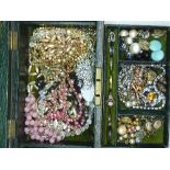 A jewellery case and costume jewellery, total weight 0.