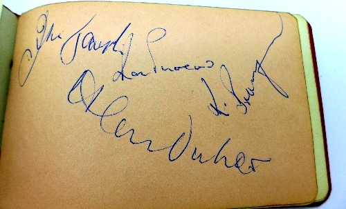 An autograph album with Manchester United related signatures including Bobby Charlton and Matt - Image 3 of 5