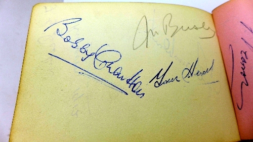 An autograph album with Manchester United related signatures including Bobby Charlton and Matt - Image 5 of 5