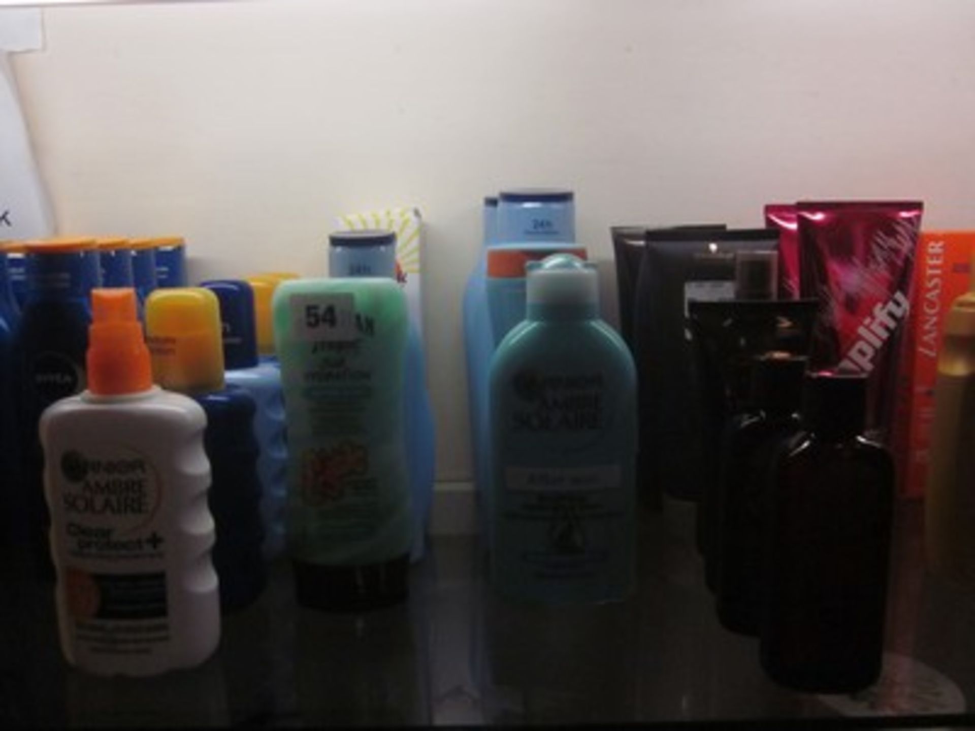 *A quantity of as new sun care / tanning products to include: Hawiian Tropic, Nivea, Piz Buin,