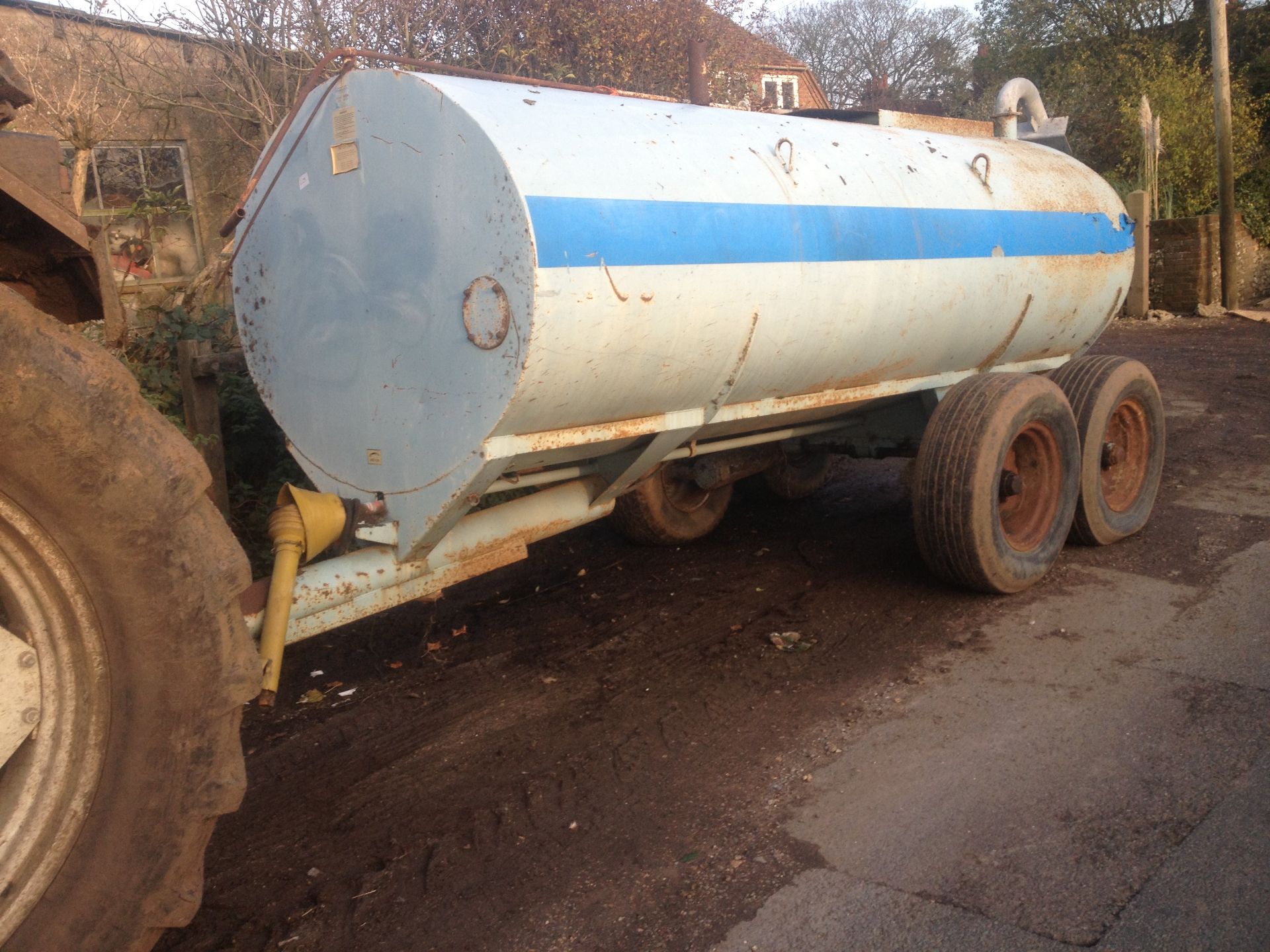 Twin Axle Top Fill Tank/Bowser. NO VAT. Location Reading, Berkshire.