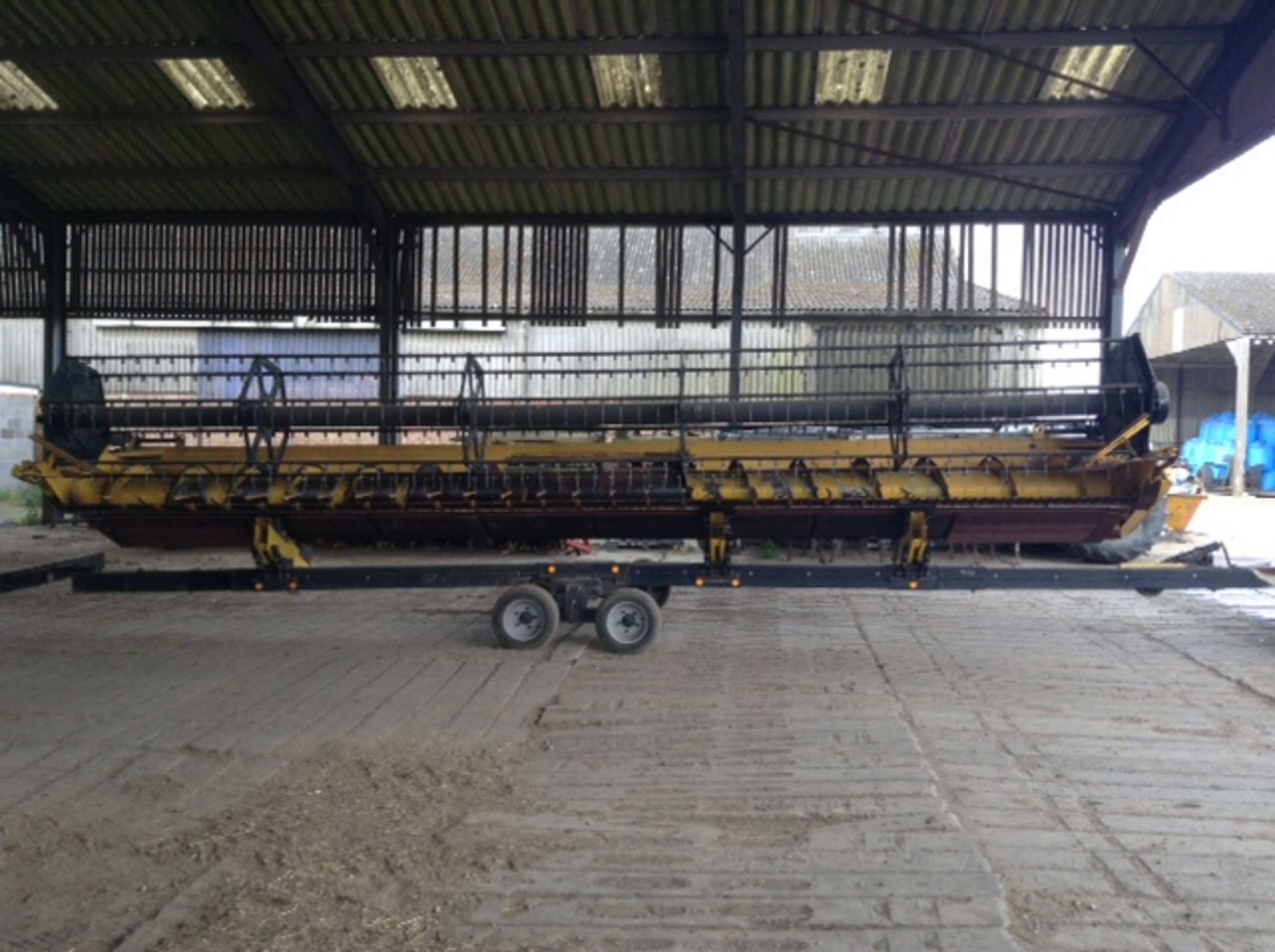 2006 New Holland 30' Variofeed Header. Location Lydd, Kent