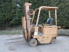 CAT M40 electric forklift truck