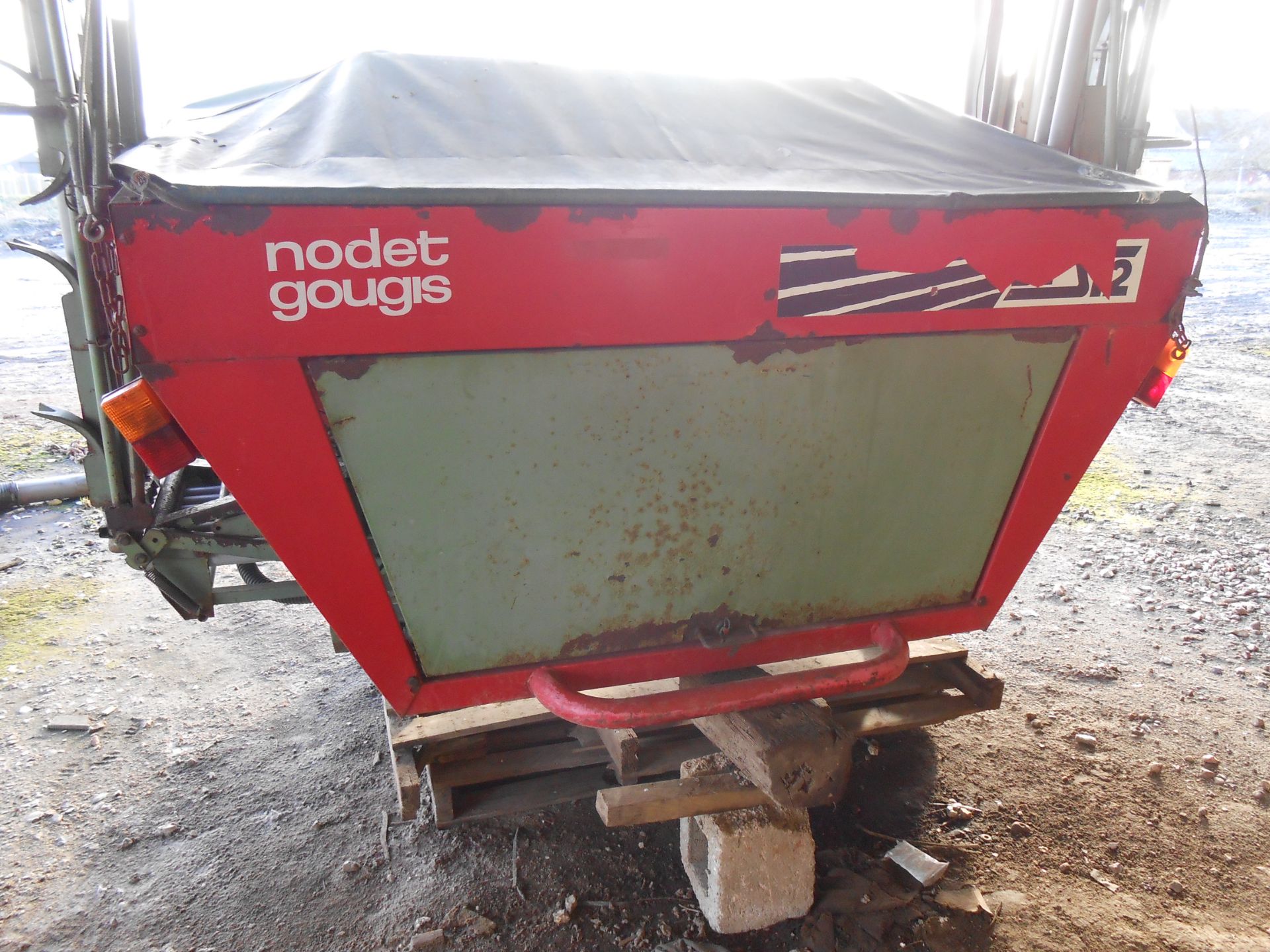 Nodet Gougis boom fertiliser spreader - Image 2 of 2