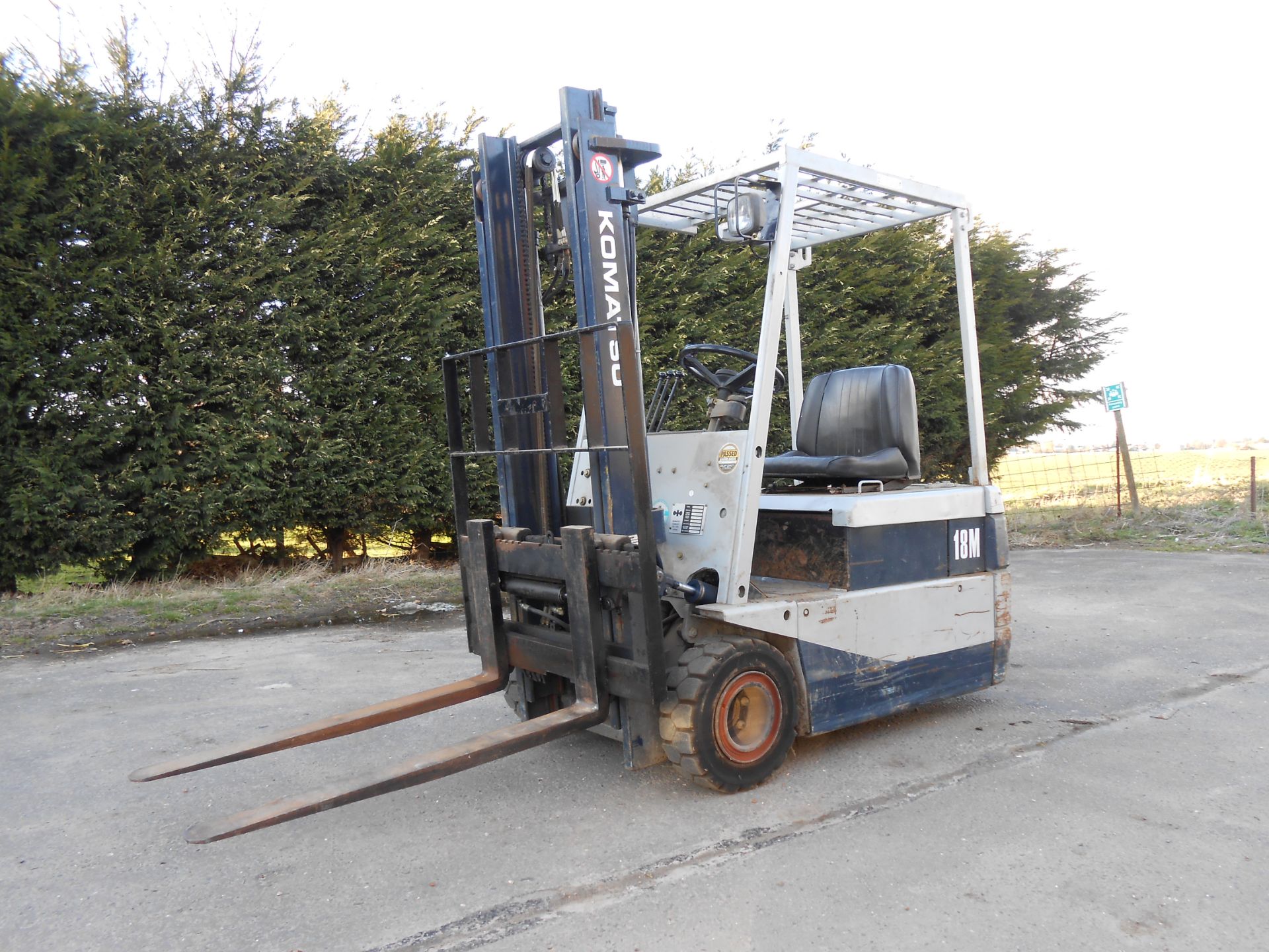 Komatsu 18M electric forklift truck - Image 8 of 10