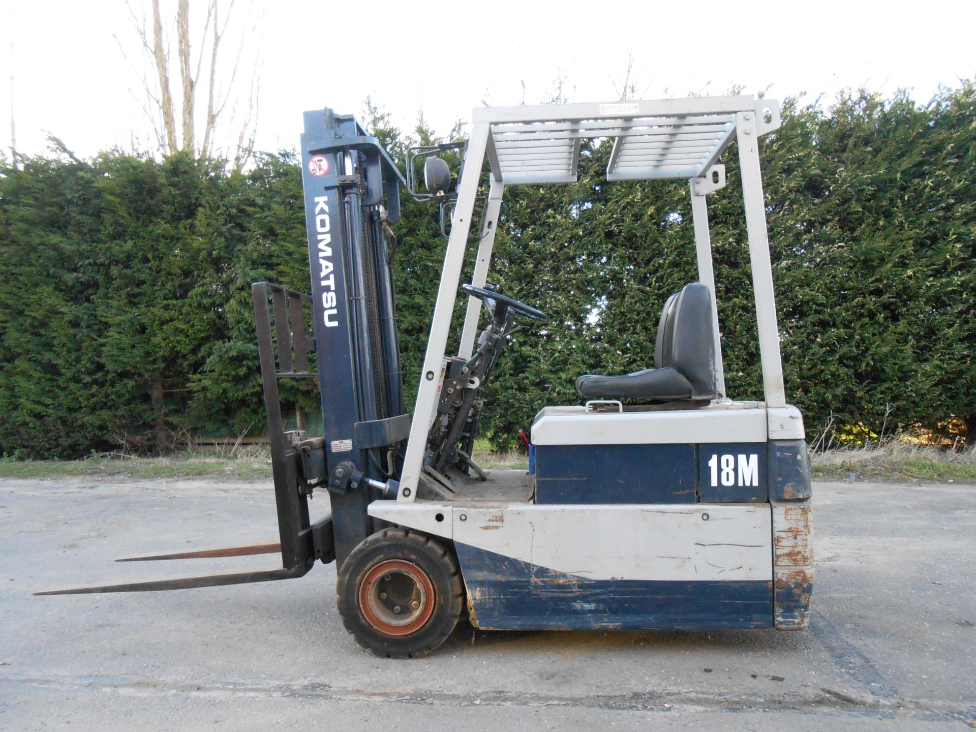 Komatsu 18M electric forklift truck - Image 7 of 10