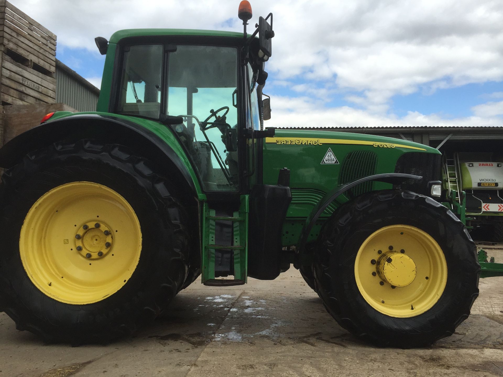 2005 John Deere 6920S Tractor 50k Power Quad c/w front linkage & pto. Location Bourne, Lincolnshire - Image 10 of 12