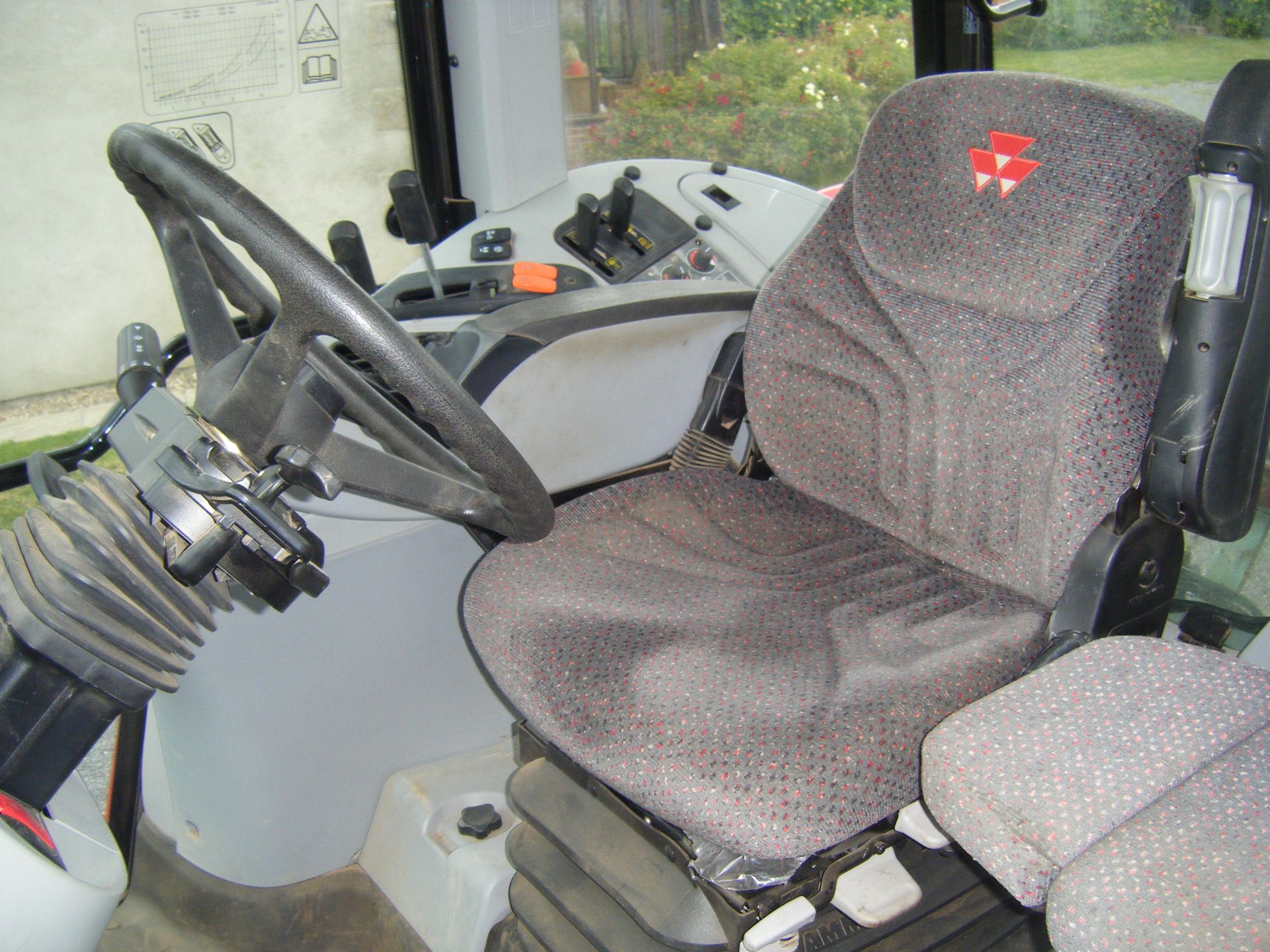 Massey Ferguson 6480 Dyna 6, 2011, 1,049 hrs - Location - Louth, - Image 6 of 6