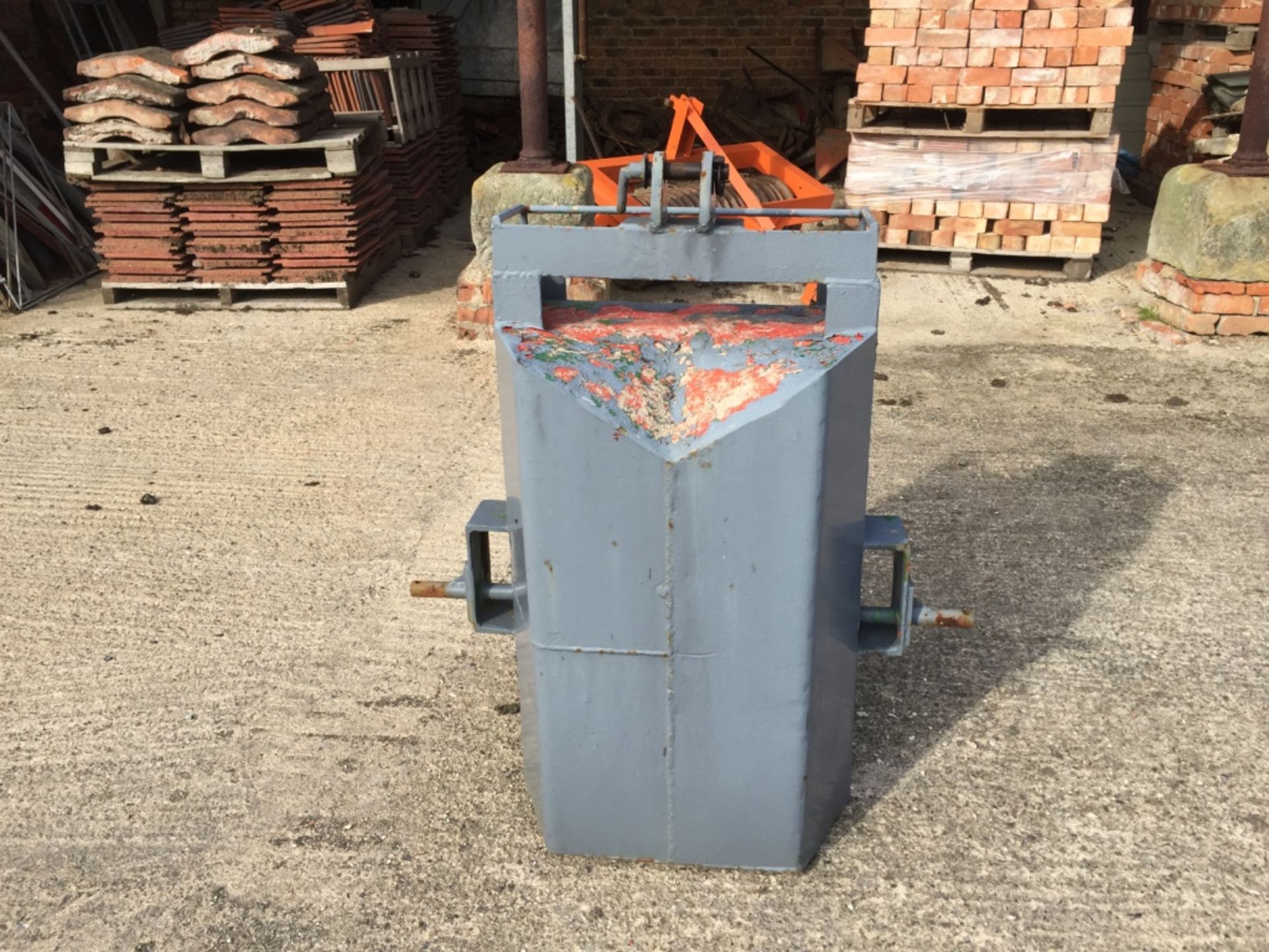 Farmer made- Welded Front weight filled with concrete 800kg Location Driffield, - Image 4 of 4