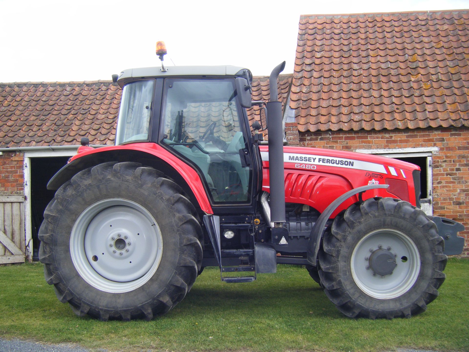 Massey Ferguson 6480 Dyna 6, 2011, 1,049 hrs - Location - Louth, - Image 4 of 6