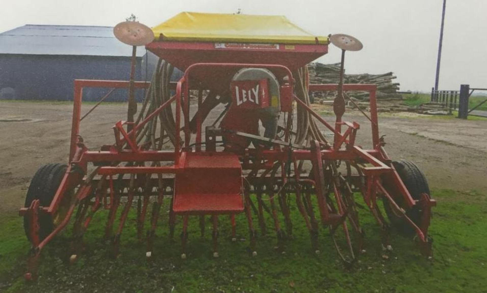 Lely 3 Meter Drill.