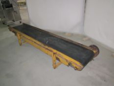 Flat conveyor, belt width 45cm (18"), length 2.7m (106")