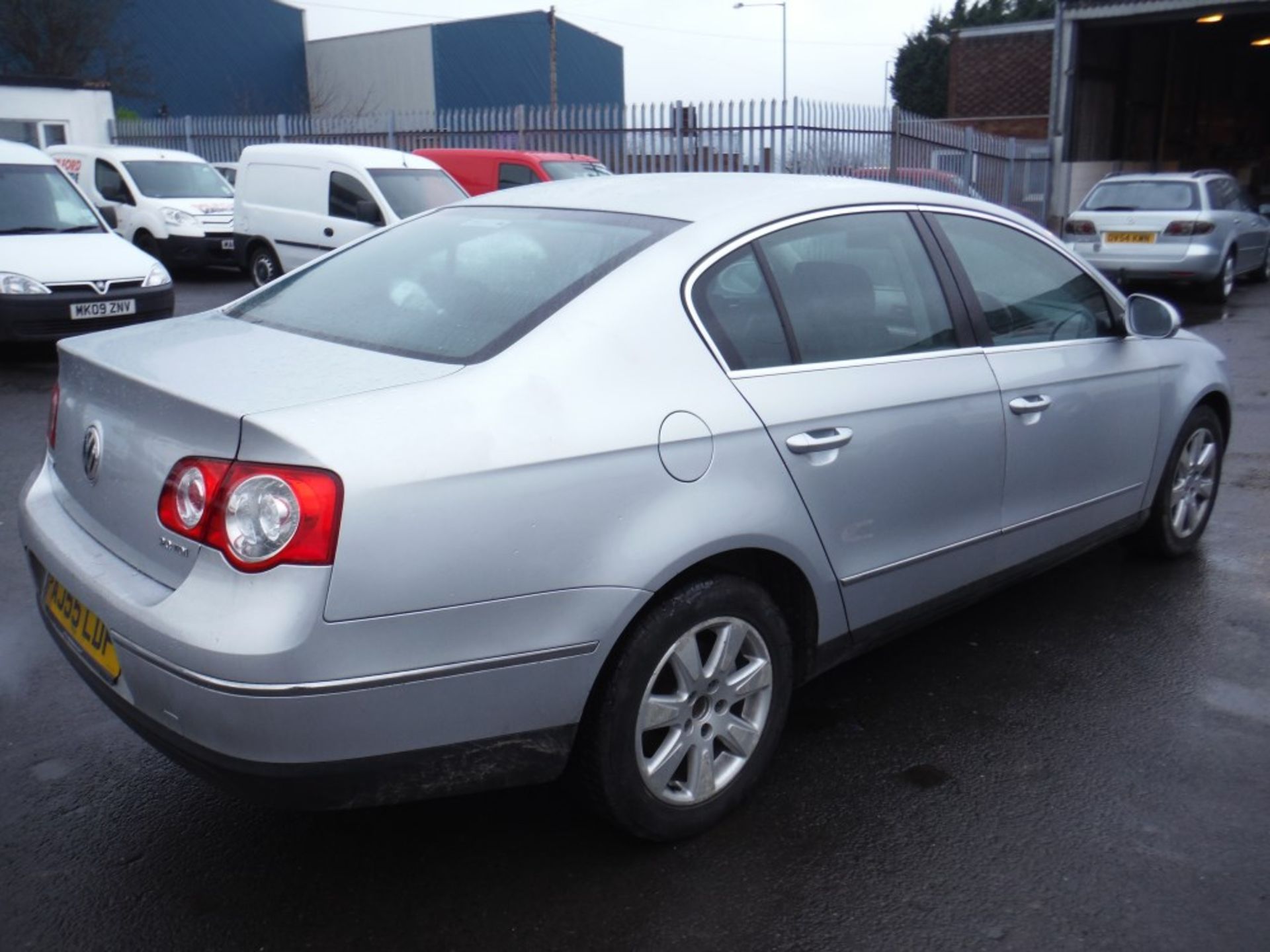 55 reg VW PASSAT SE TDI 140 AUTO, 1ST REG 12/05, TEST 05/15, 141000M NOT WARRANTED, V5 HERE, 2 - Image 4 of 5