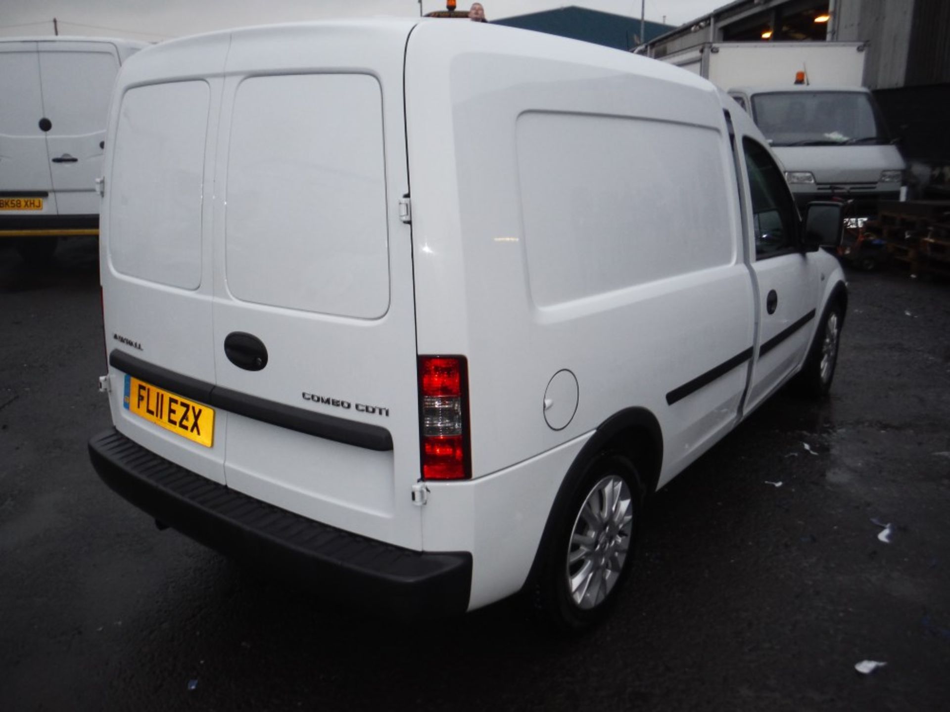 11 reg VAUXHALL COMBO 1700 SE CDTI, 1ST REG 03/11, TEST 03/15, 158511M NOT WARRANTED, V5 HERE, 1 - Image 4 of 5