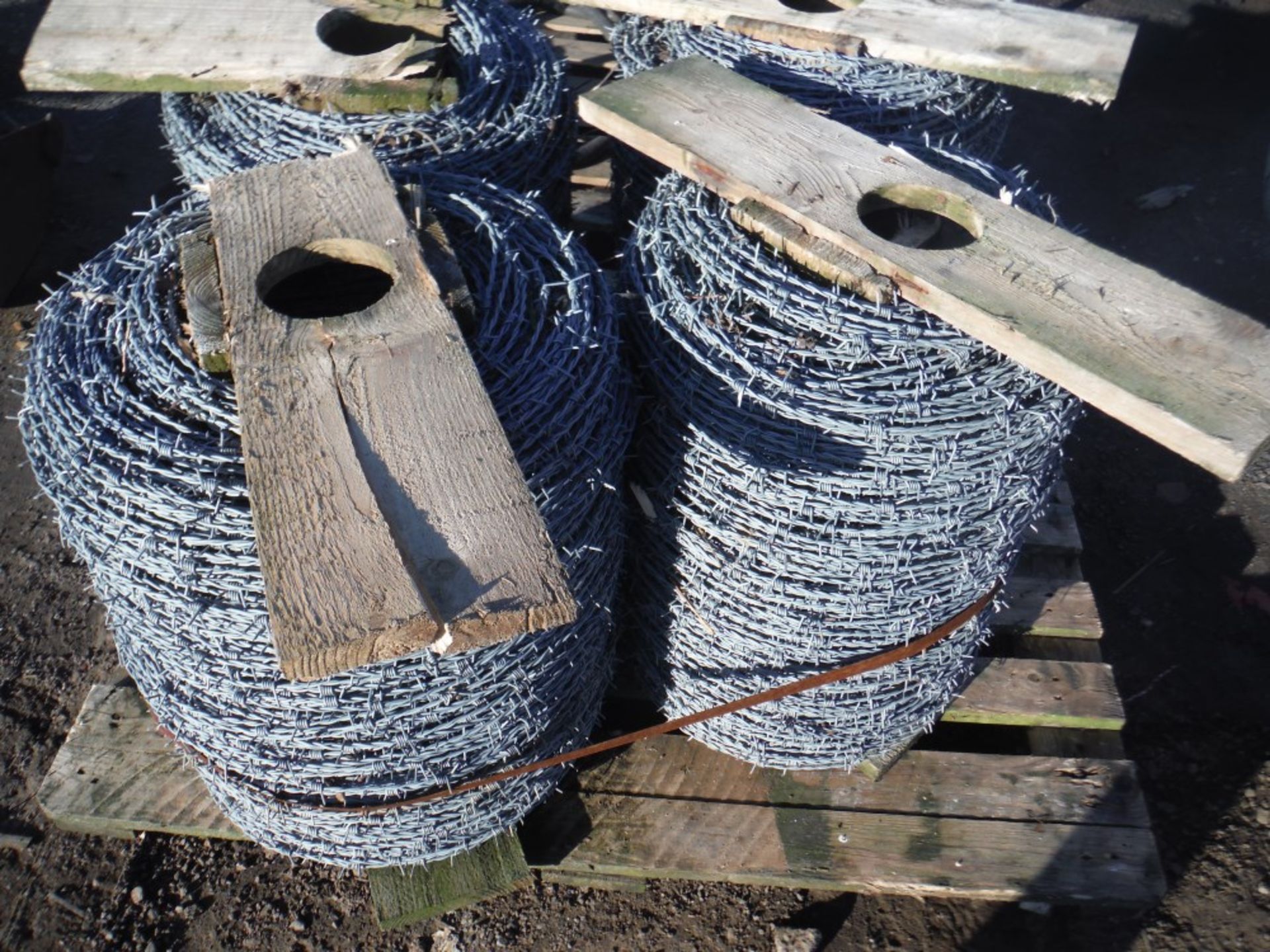 2 ROLLS OF BARBED WIRE 2FT HIGH X 18" WIDE [NO VAT]