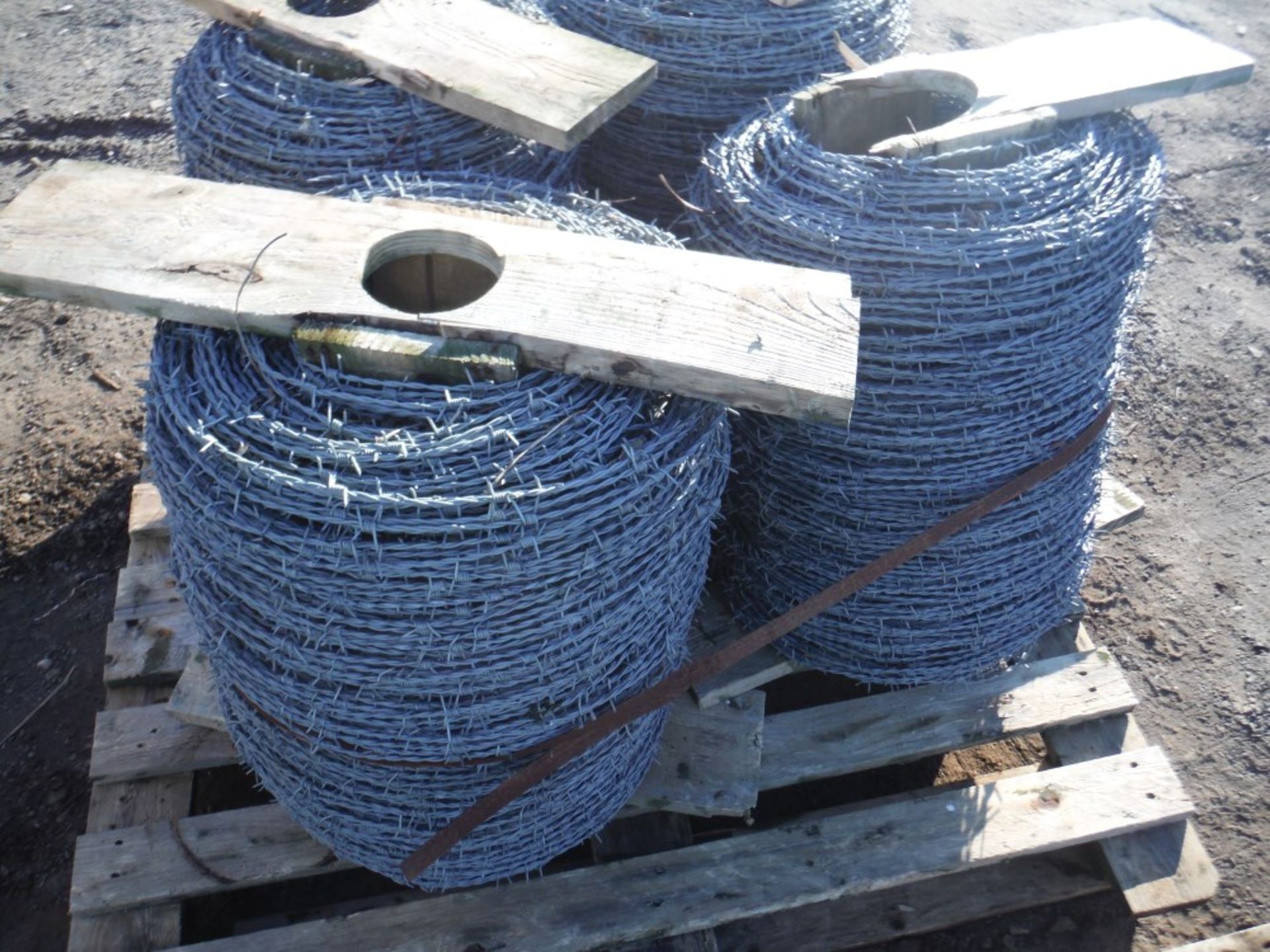 2 ROLLS OF BARBED WIRE 2FT HIGH X 18" WIDE [NO VAT]