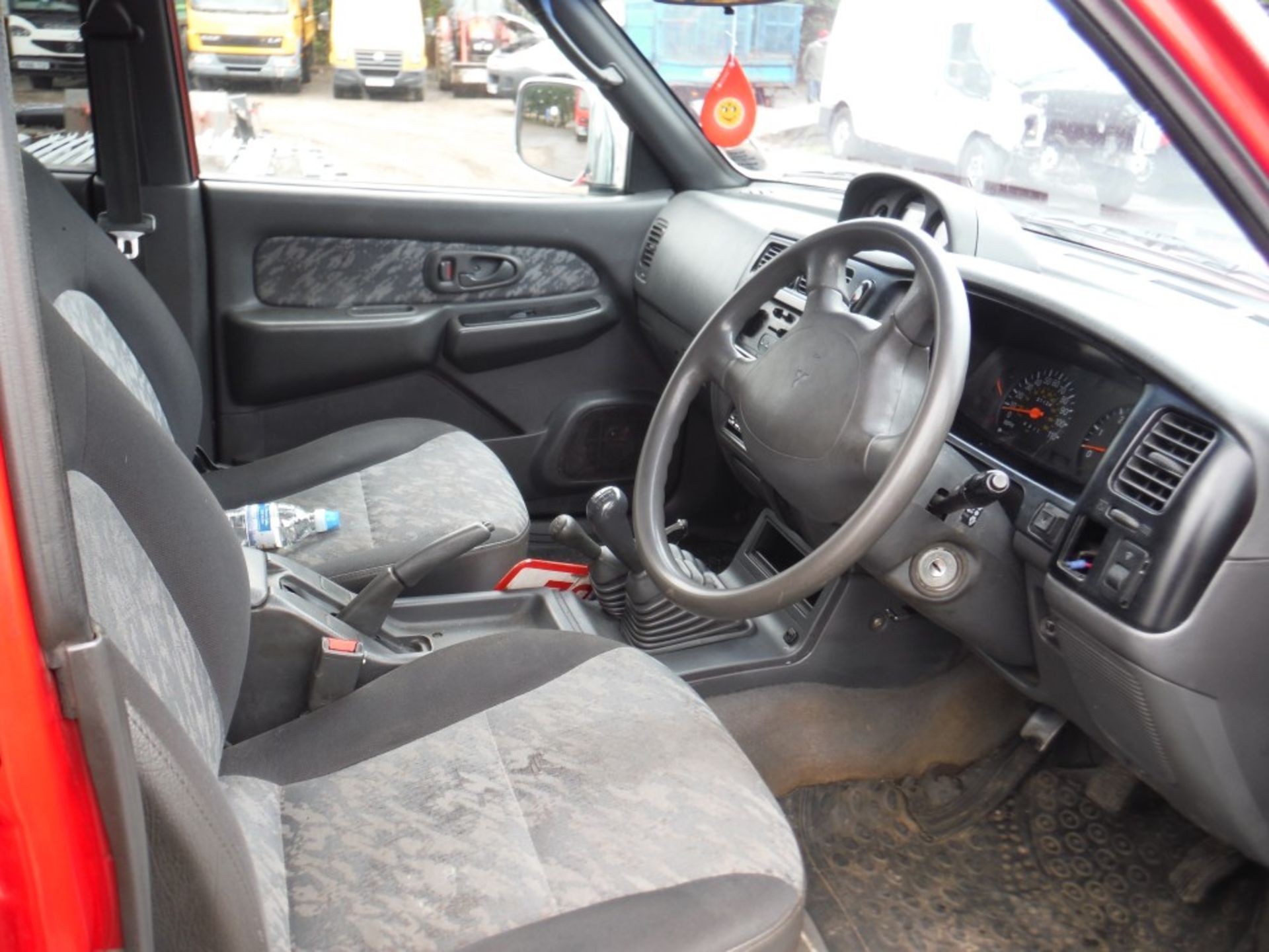 W reg MITSUBISHI L200 4x4 PICKUP, 1ST REG 03/00, TEST 03/16, 220000Km, V5 HERE, 6 FORMER KEEPERS [NO - Image 5 of 5