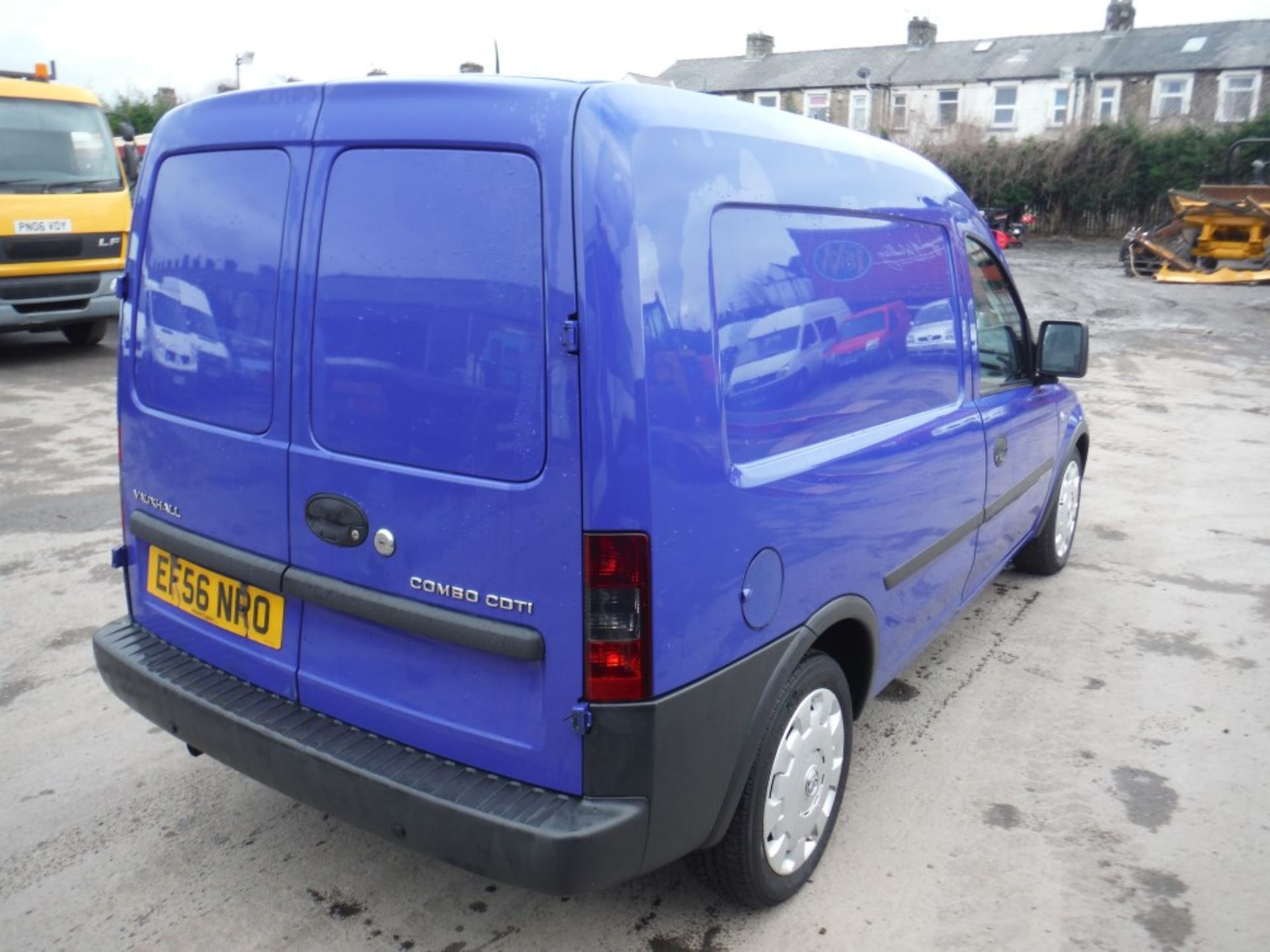 56 reg VAUXHALL COMBO 2000 CDTI VAN, 1ST REG 12/06, TEST 05/15, 141044M WARRANTED, V5 HERE, 1 FORMER - Image 4 of 5