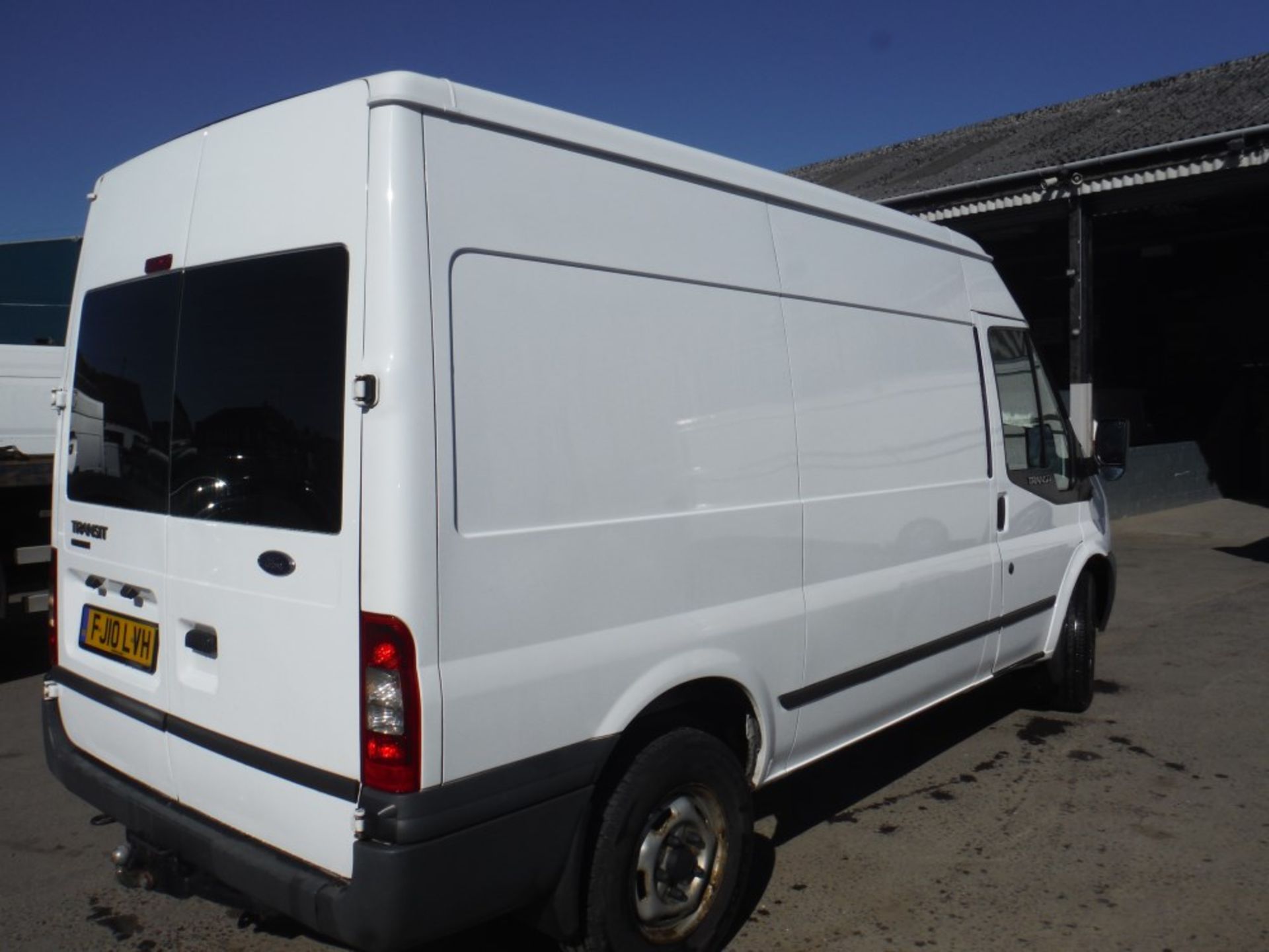 10 reg FORD TRANSIT 350 MWB DIESEL VAN, 1ST REG 05/10, TEST 05/15, 241921M, V5 HERE, 4 FORMER - Image 4 of 5