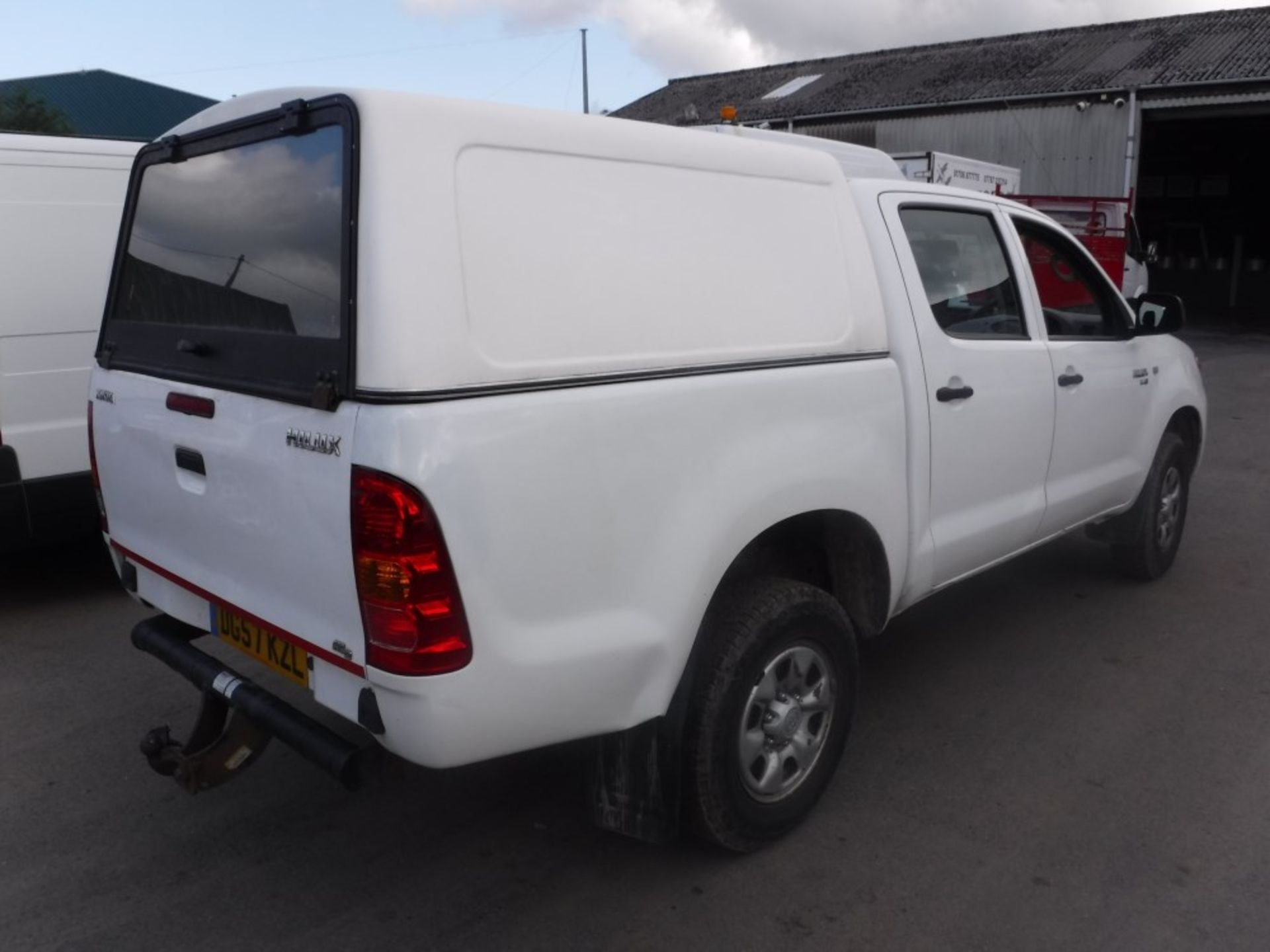 57 reg TOYOTA HILUX HL2 D-4D 4X4 DOUBLE CAB WITH CANOPY, 1ST REG 09/07, TEST 08/15, 121325M NOT - Image 4 of 5