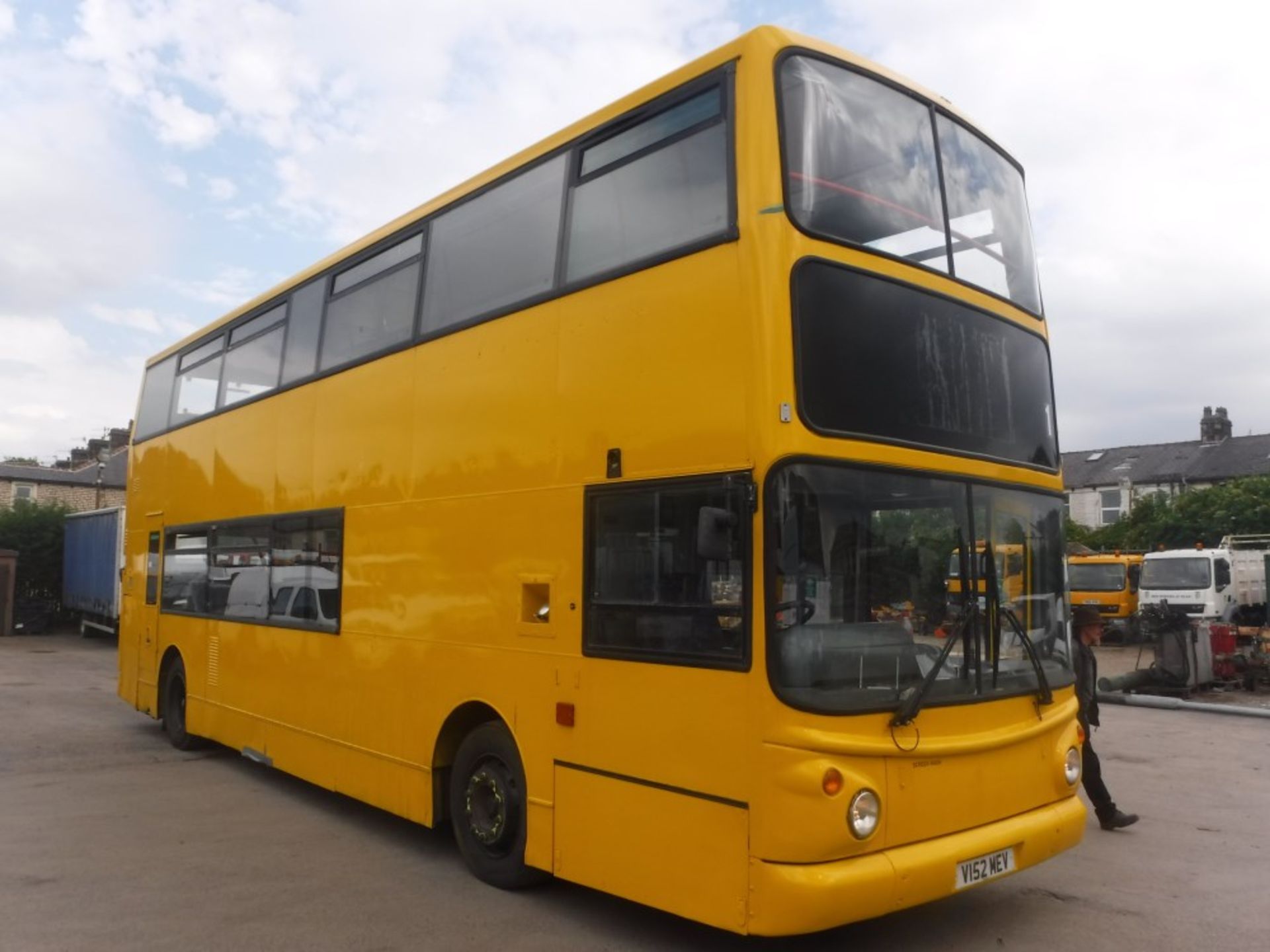 V reg DENNIS TRIDENT 86 SEAT DOUBLE DECKER BUS, 1ST REG 12/99, TEST 04/16, COIF & REDUCED