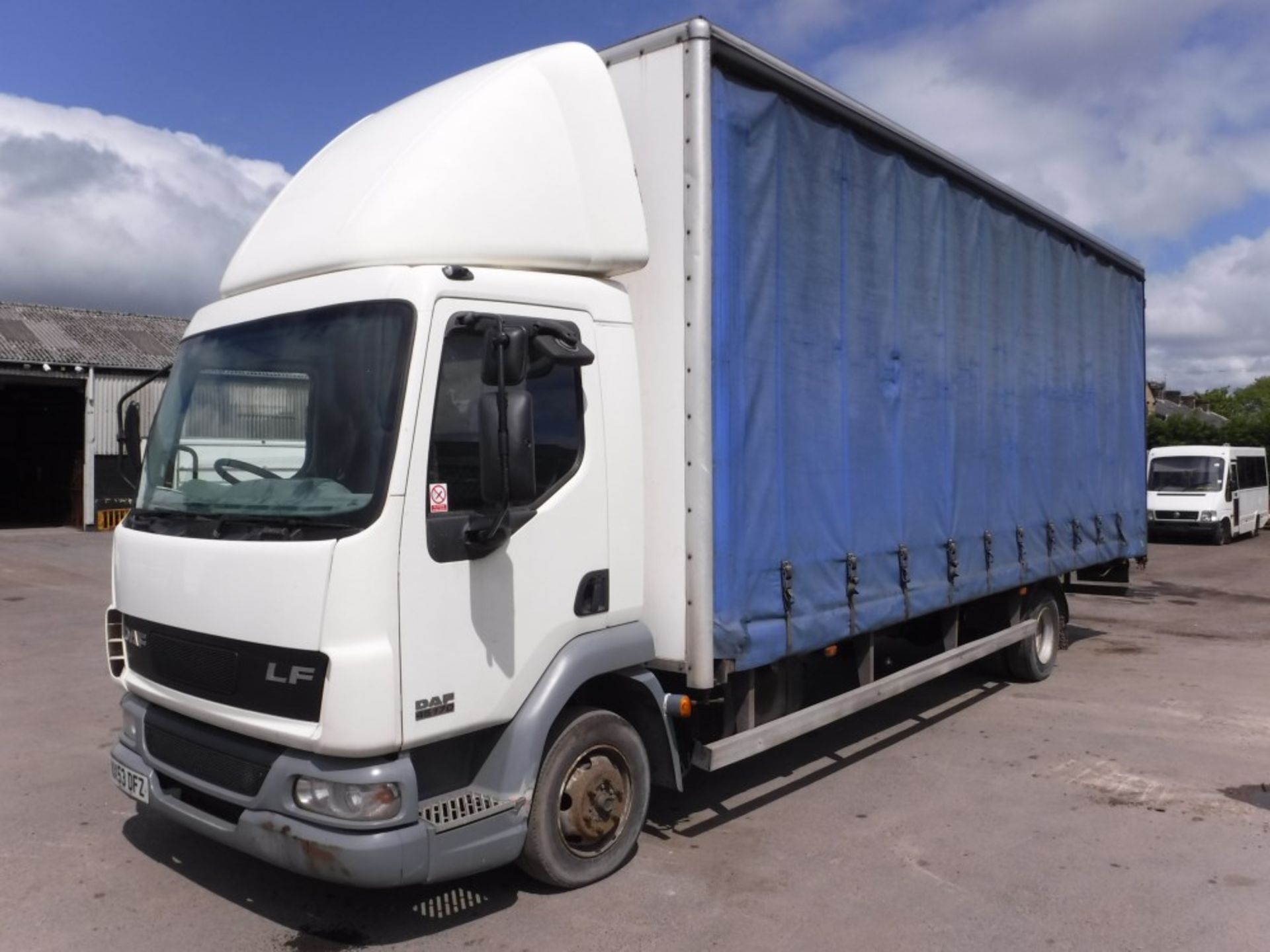 53 reg DAF LF45.170 CURTAIN SIDER, 1ST REG 10/03, 517611KM, V5 HERE, 1 FORMER KEEPER [NO VAT] - Image 2 of 5