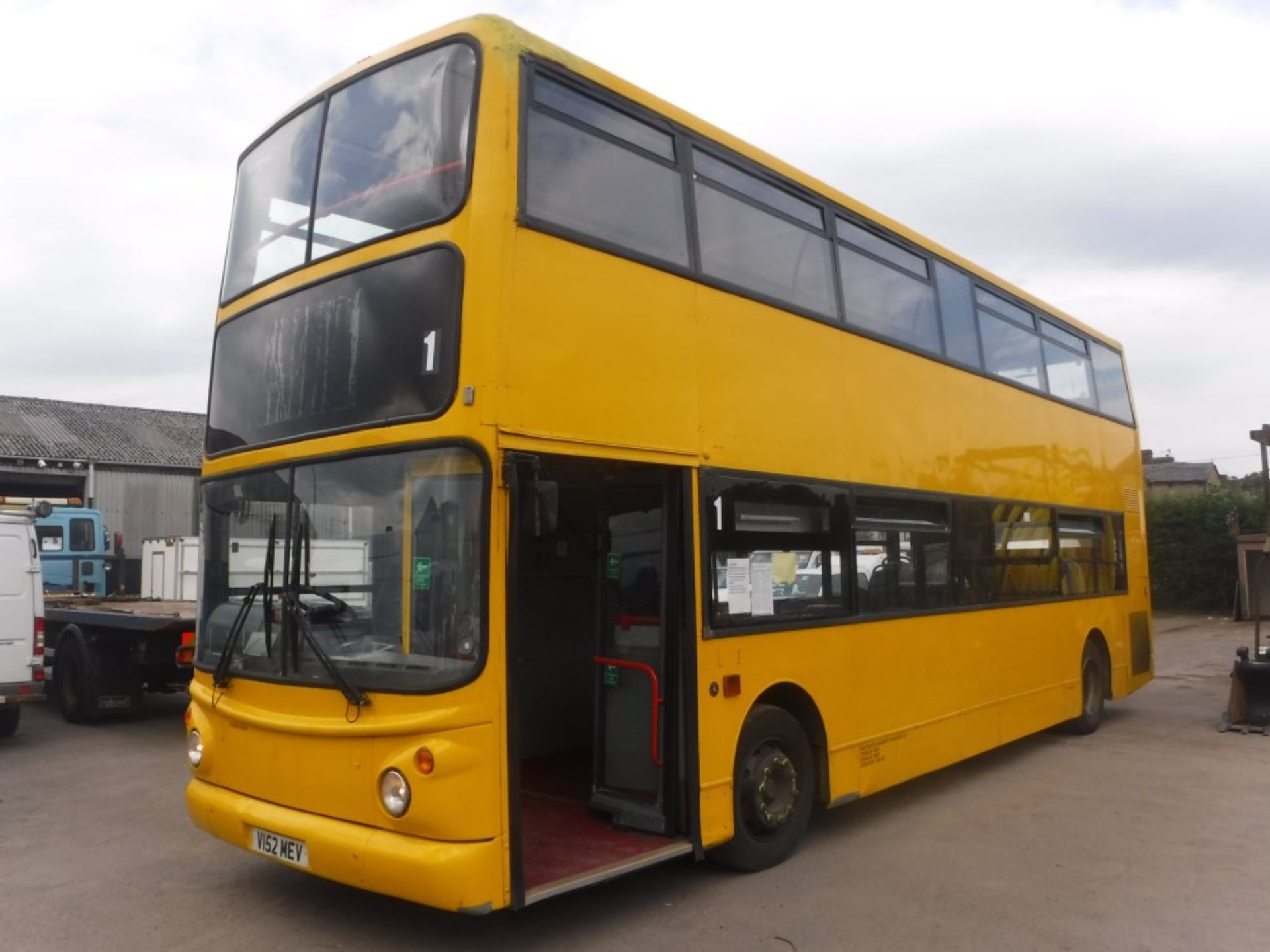 V reg DENNIS TRIDENT 86 SEAT DOUBLE DECKER BUS, 1ST REG 12/99, TEST 04/16, COIF & REDUCED - Image 2 of 7