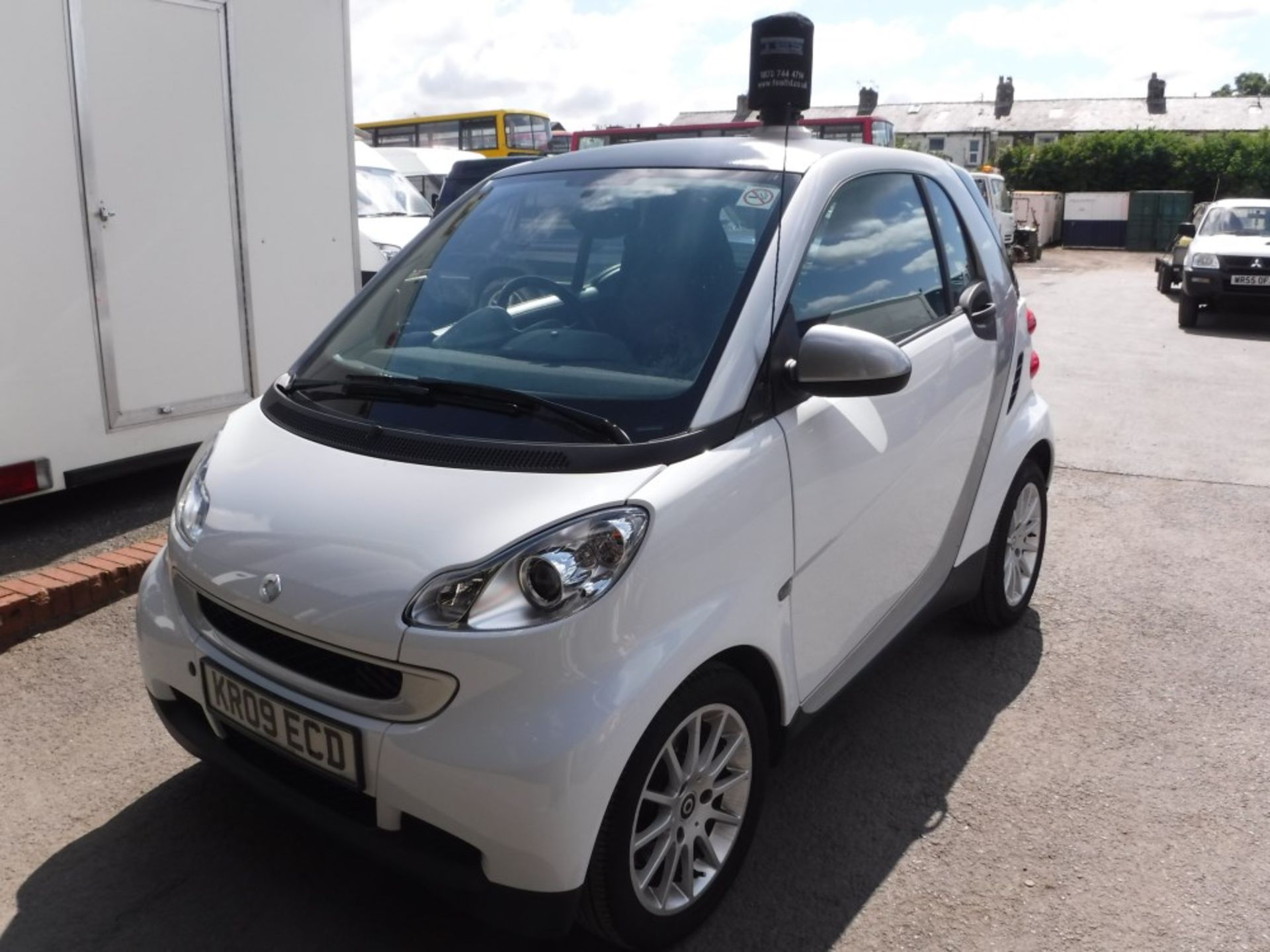 09 ref SMART FORTWO PASSION CDI AUTO COUPE, 1ST REG 06/09, TEST 06/16, 42483M WARRANTED, V5 HERE, - Image 2 of 5