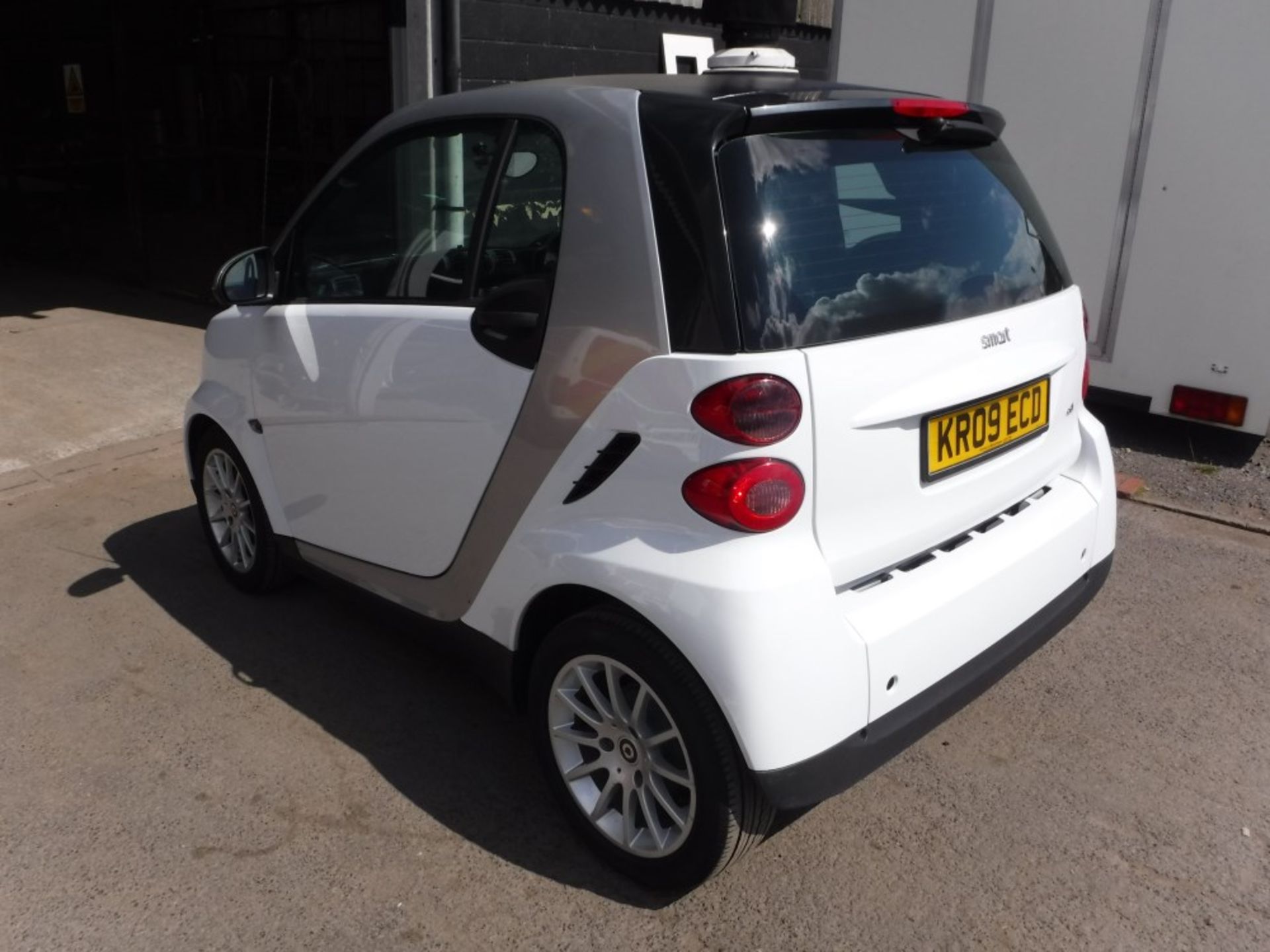 09 ref SMART FORTWO PASSION CDI AUTO COUPE, 1ST REG 06/09, TEST 06/16, 42483M WARRANTED, V5 HERE, - Image 3 of 5