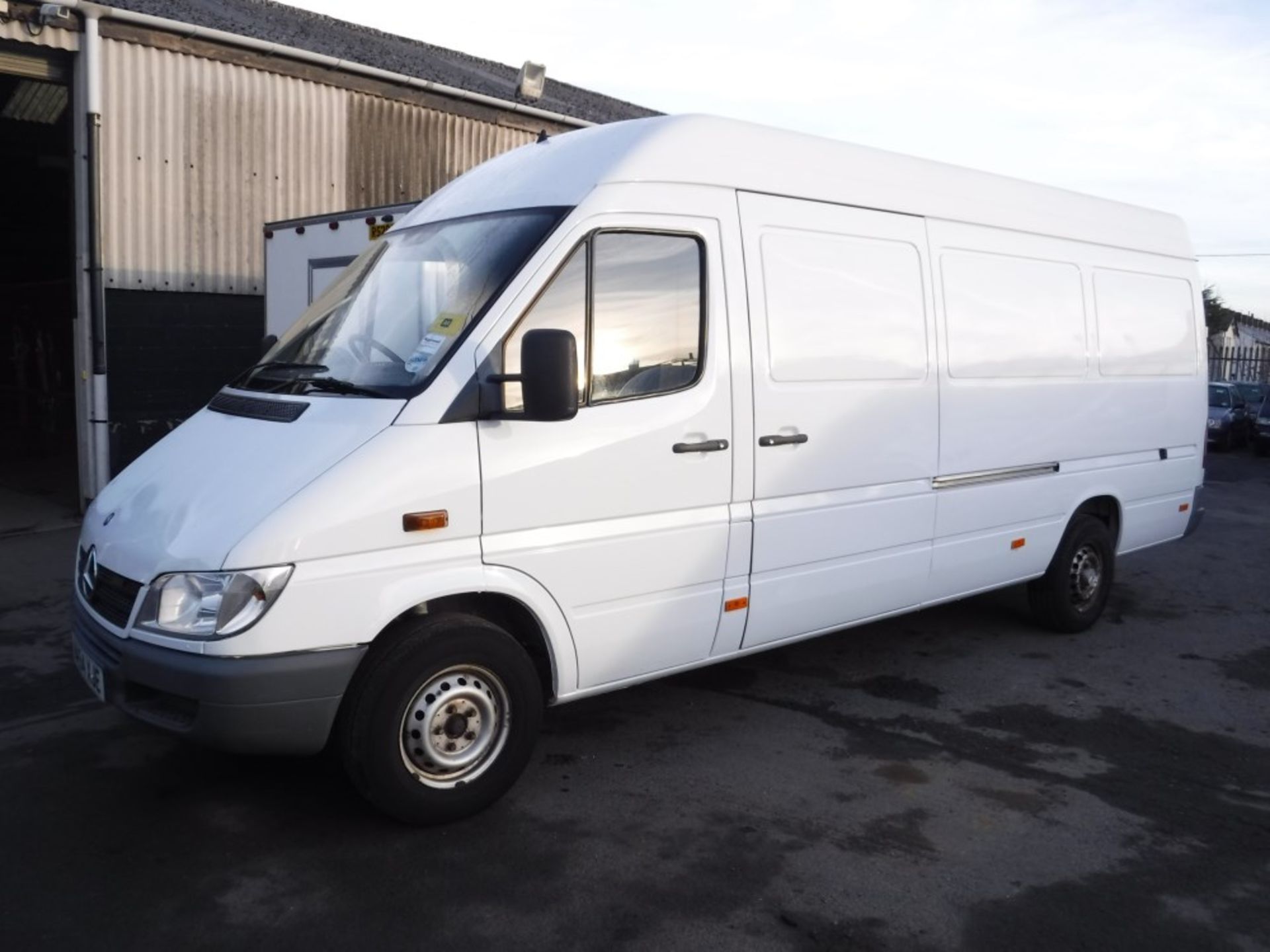 54 reg MERCEDES SPRINTER 311 CDI MWB PANEL VAN, 1ST REG 10/04, TEST 07/16, V5 HERE, 1 FORMER - Image 2 of 5