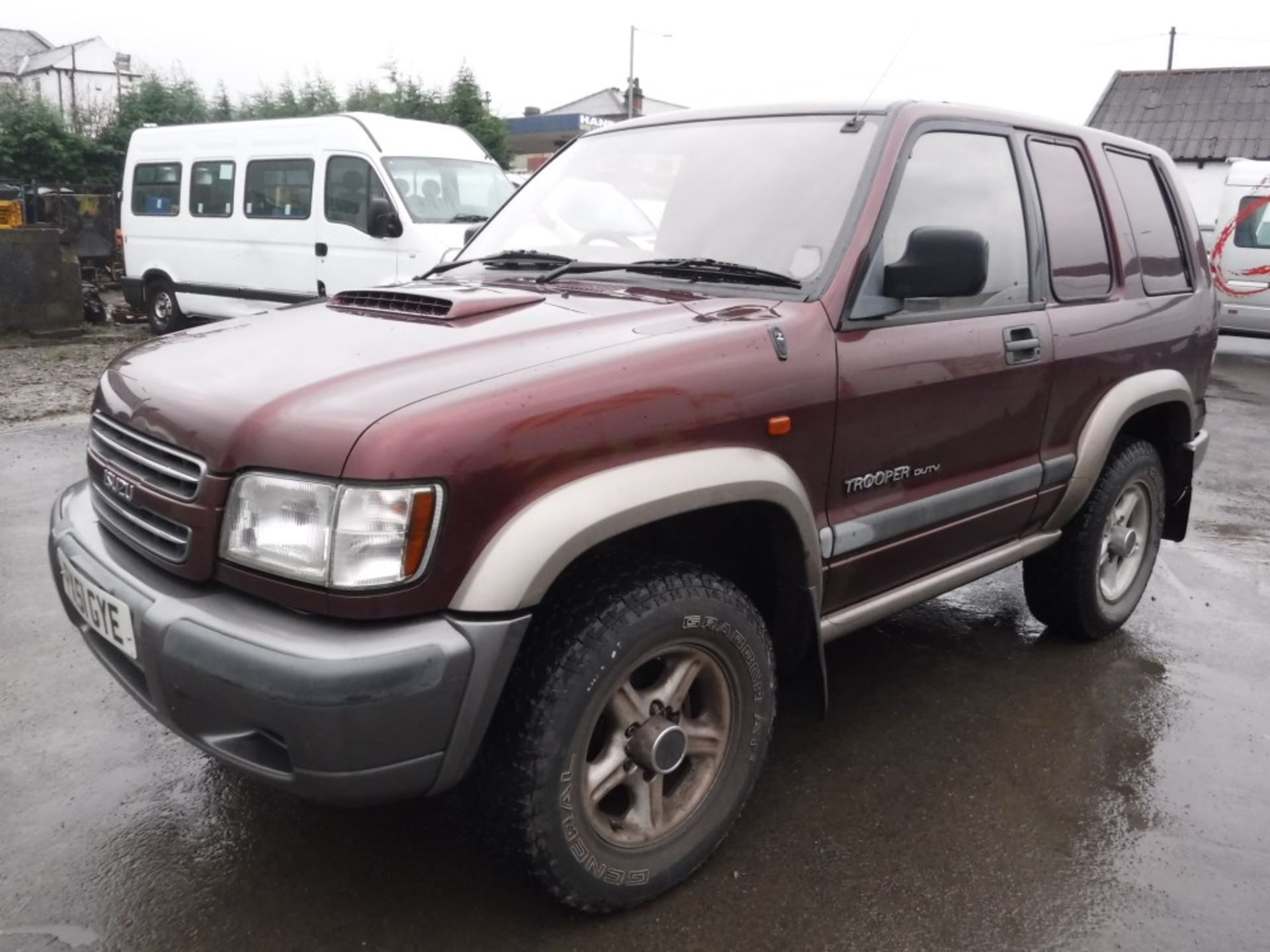 51 reg ISUZU TROOPER DUTY DT SWB ESTATE, 1ST REG 11/01, TEST 09/16, 144191M NOT WARRANTED, 3 - Image 2 of 5