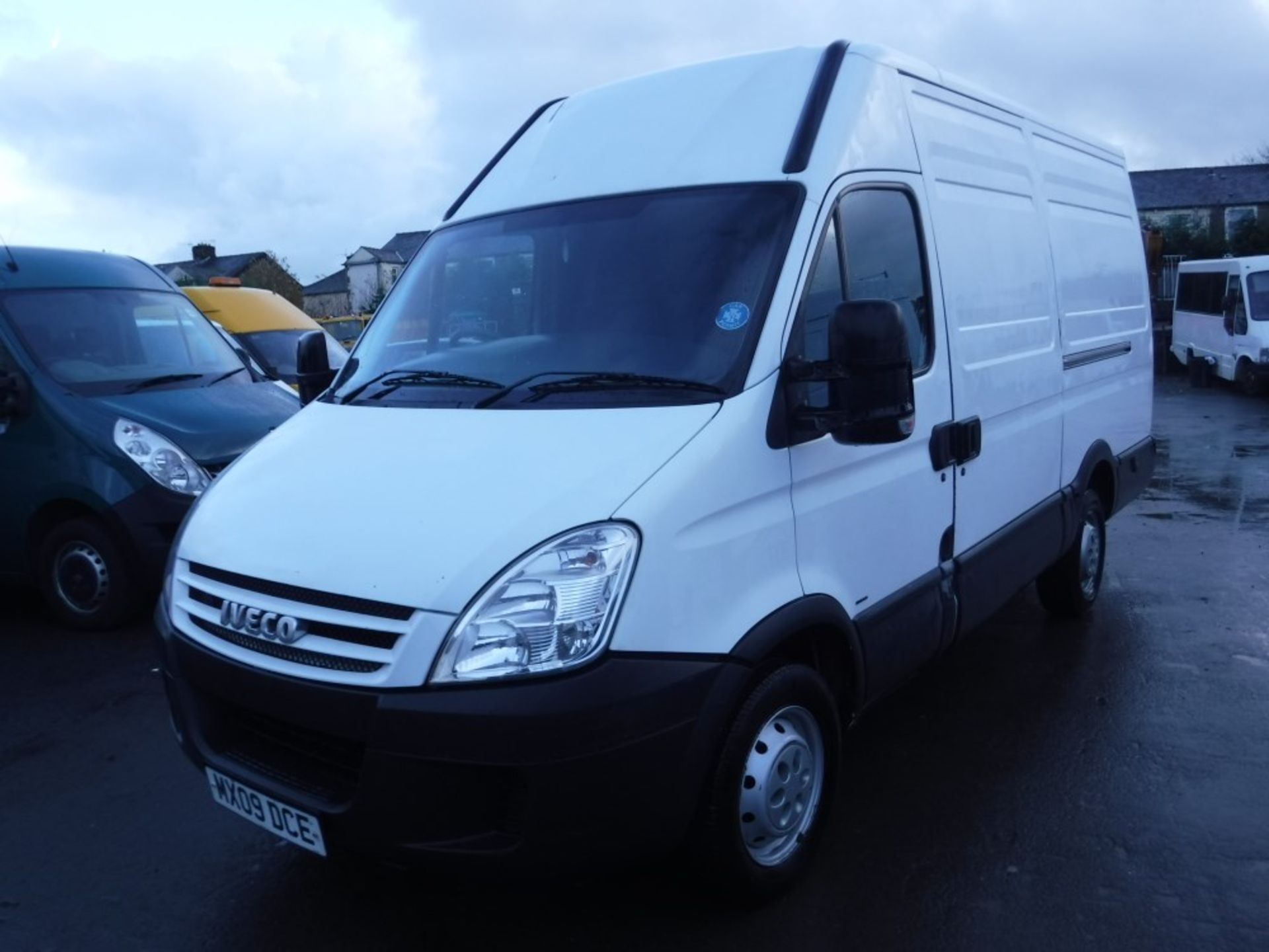 09 reg IVECO DAILY 35S12 MWB, 1ST REG 03/09, TEST 03/16, 160576M WARRANTED, V5 HERE, 1 OWNER FROM - Image 2 of 5