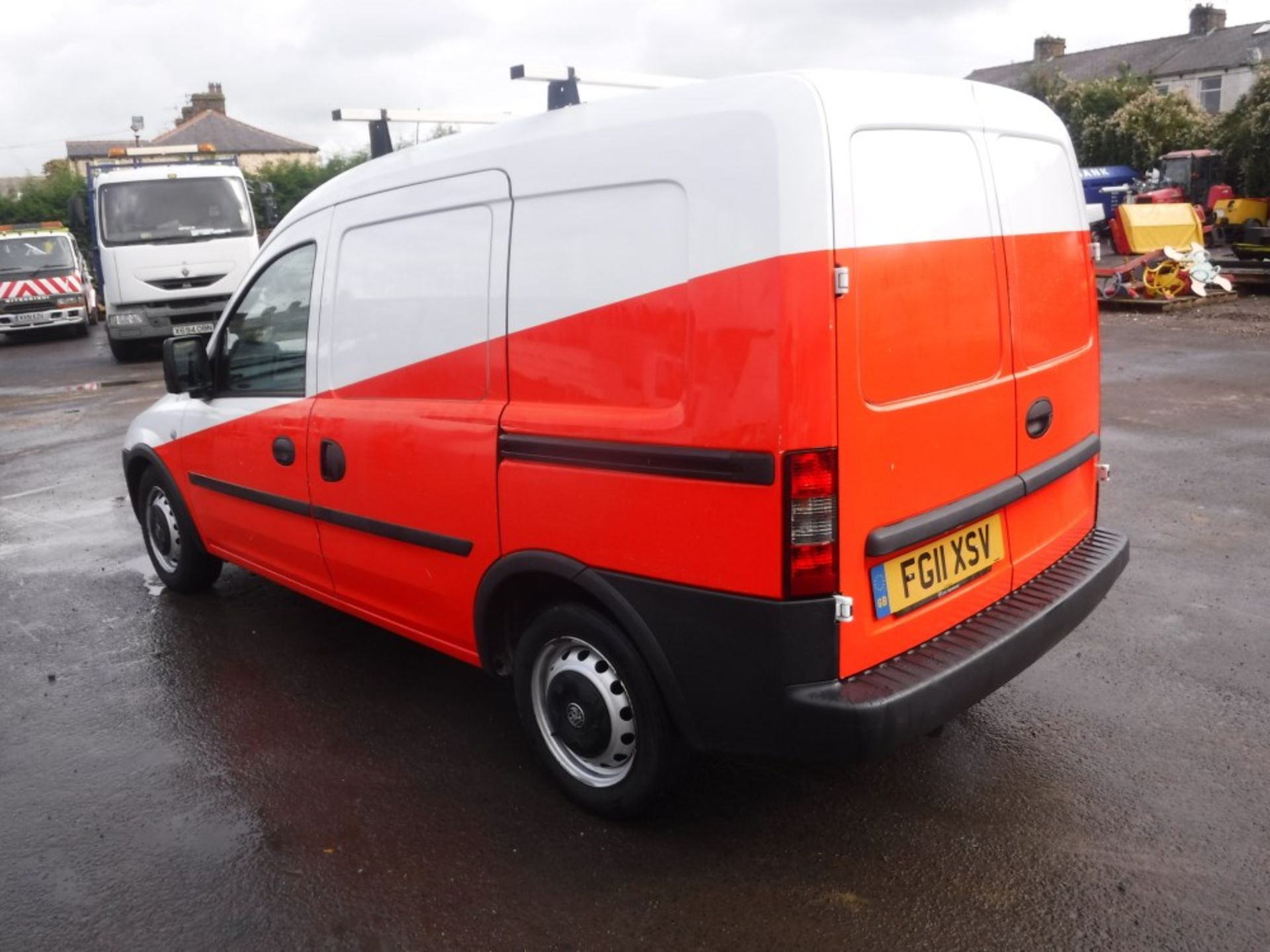 11 reg VAUXHALL COMBO 1700 ECOFLEX VAN, 1ST REG 08/11, TEST 05/16, 109679M WARRANTED, V5 HERE, 1 - Image 3 of 5