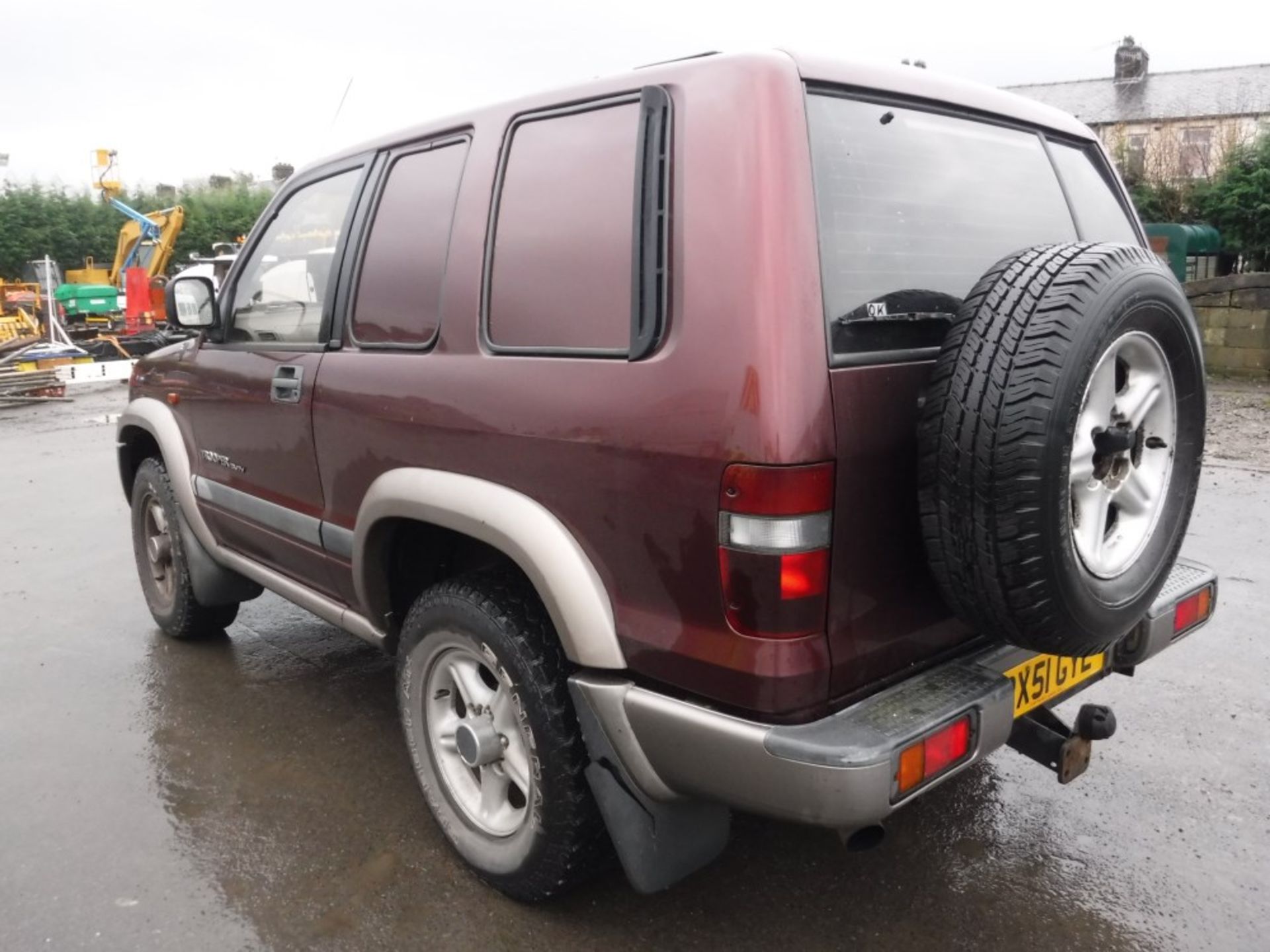 51 reg ISUZU TROOPER DUTY DT SWB ESTATE, 1ST REG 11/01, TEST 09/16, 144191M NOT WARRANTED, 3 - Image 3 of 5