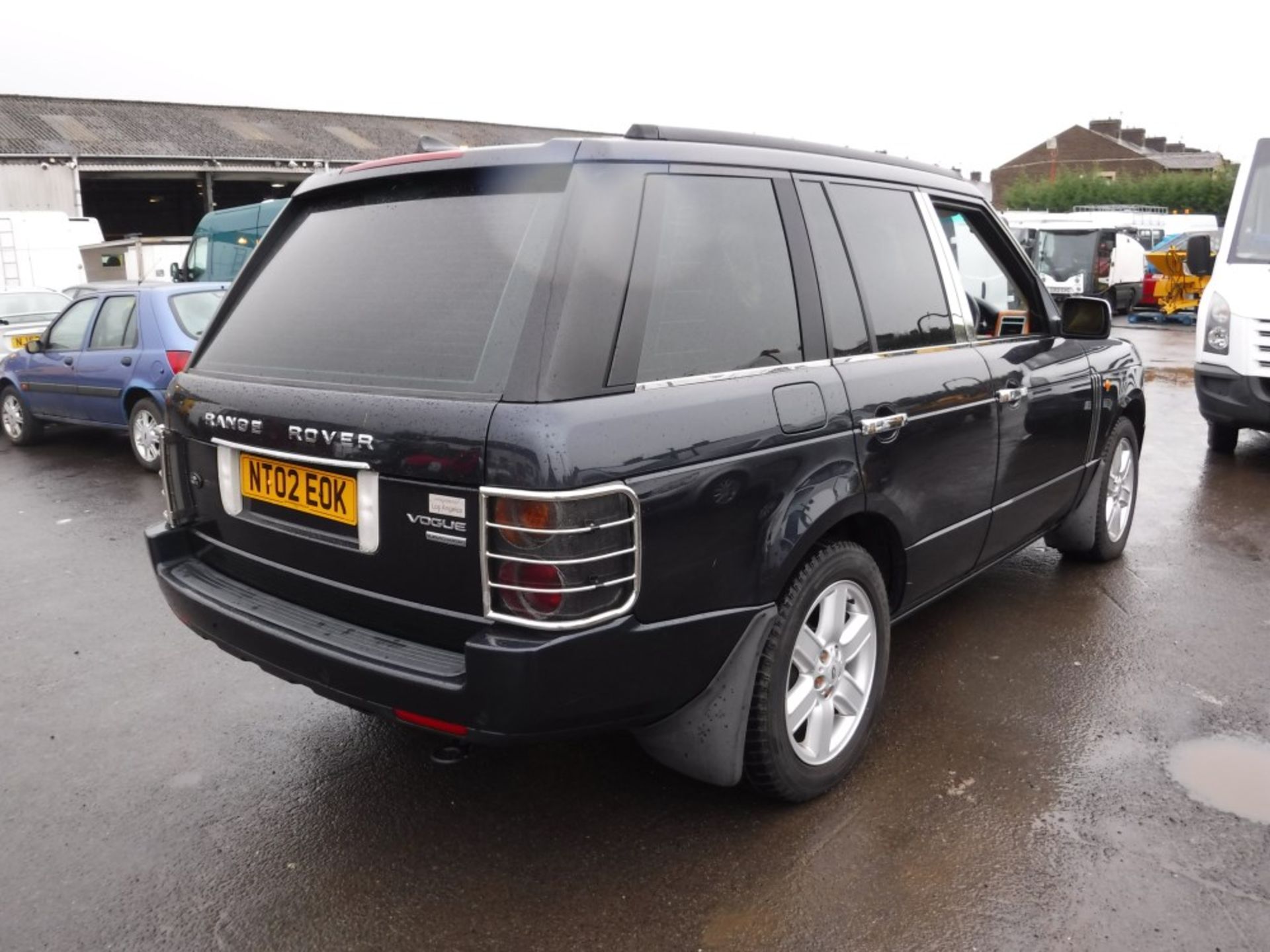 02 reg RANGE ROVER VOGUE V8 AUTO ESTATE, 1ST REG 07/02, TEST 11/16, 157800M WARRANTED, V5 HERE, 4 - Image 4 of 4