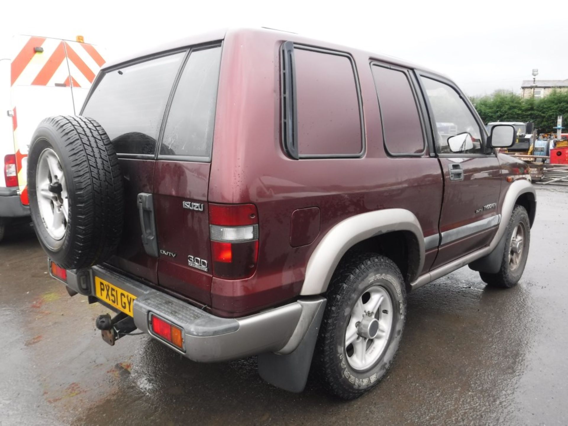 51 reg ISUZU TROOPER DUTY DT SWB ESTATE, 1ST REG 11/01, TEST 09/16, 144191M NOT WARRANTED, 3 - Image 4 of 5