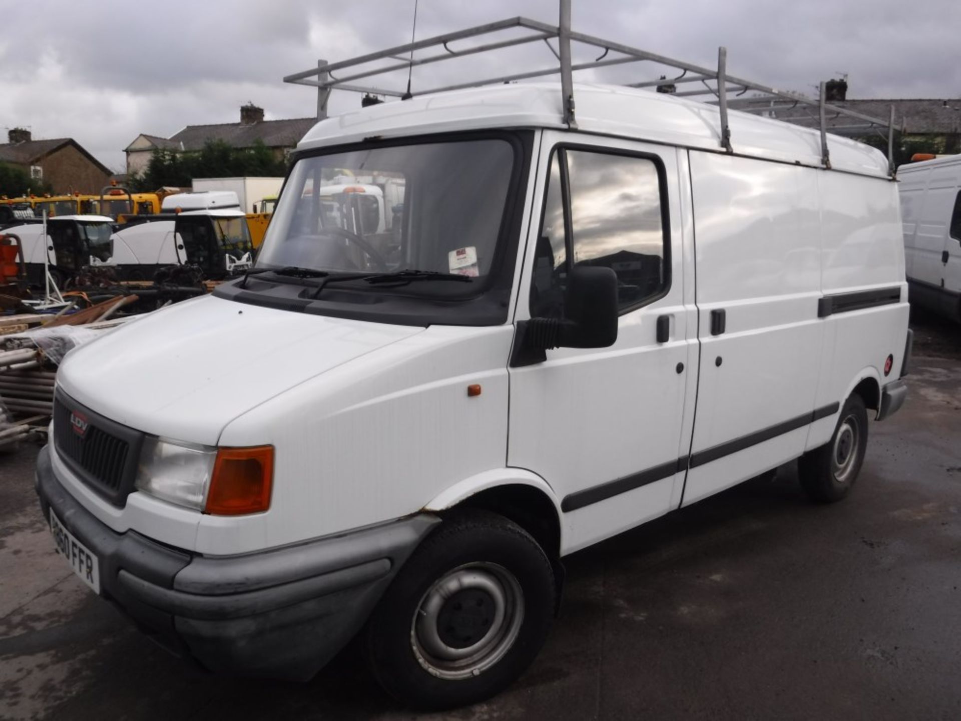 R reg LDV 200 PILOT DIESEL VAN, 1ST REG 11/97, TEST 02/16, 60899M, V5 HERE, 1 OWNER FROM NEW (DIRECT - Image 2 of 5