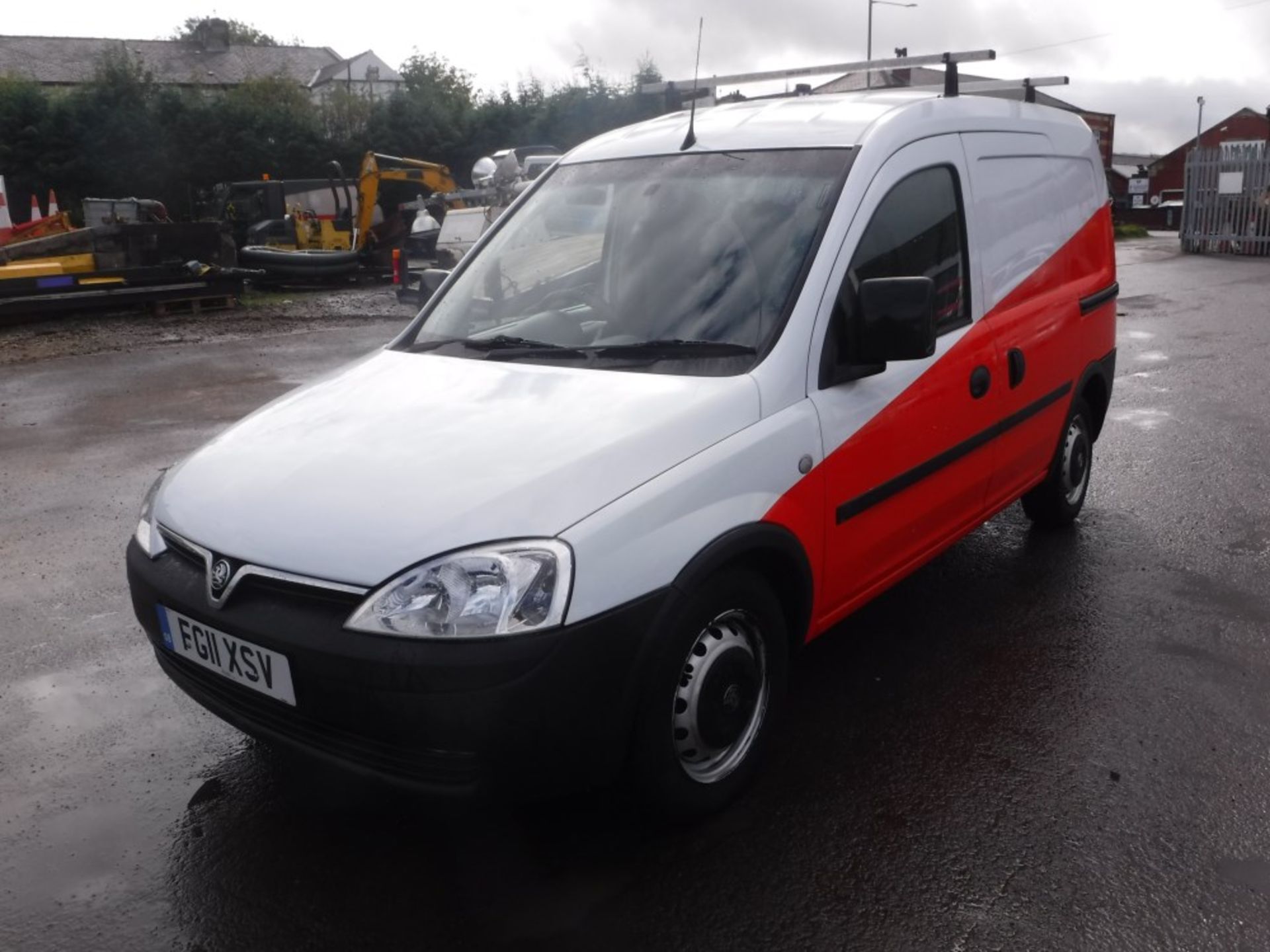 11 reg VAUXHALL COMBO 1700 ECOFLEX VAN, 1ST REG 08/11, TEST 05/16, 109679M WARRANTED, V5 HERE, 1 - Image 2 of 5