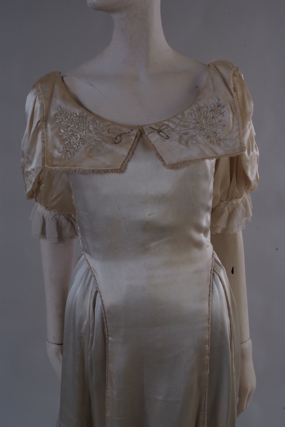 1903 Wedding Gown embroidered by the Roy - Image 8 of 10