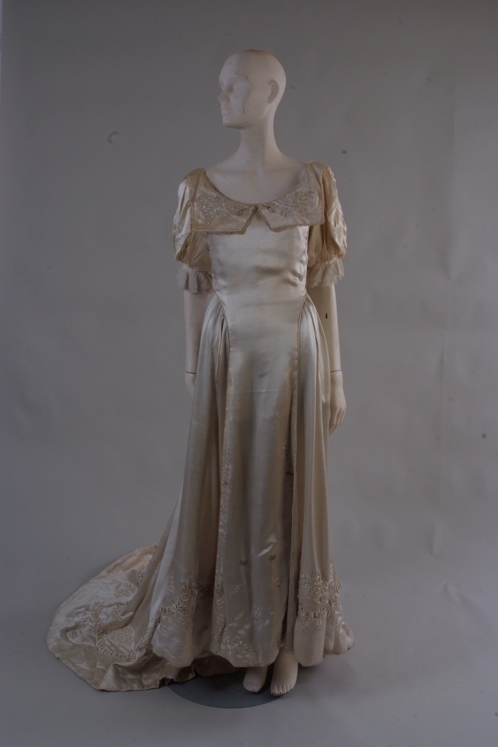 1903 Wedding Gown embroidered by the Roy - Image 10 of 10