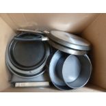 A quantity of kitchenware to include bak