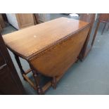 An early 20th cenutry oak gateleg table,