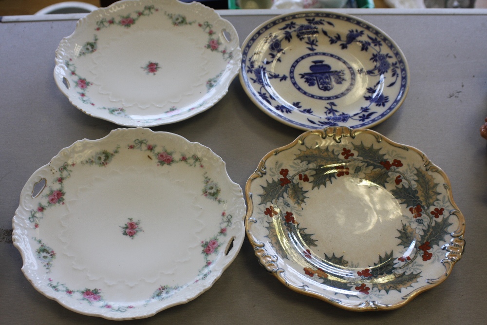 A selection of decorative plates to include Davenport 'Holly' pattern,