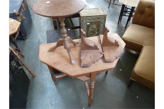 A pair of oak serpentine oak brackets, with a very small 19th cenuty elm tripod table, - Image 3 of 3