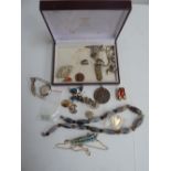 A mixed lot of jewellery and costume jewellery, including pearl and yellow metal necklaces,