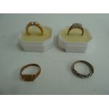 A 9ct gold ring (2.