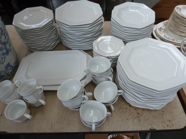 A large Gallo Design white dinner service including rectangular meat platters, side plates,